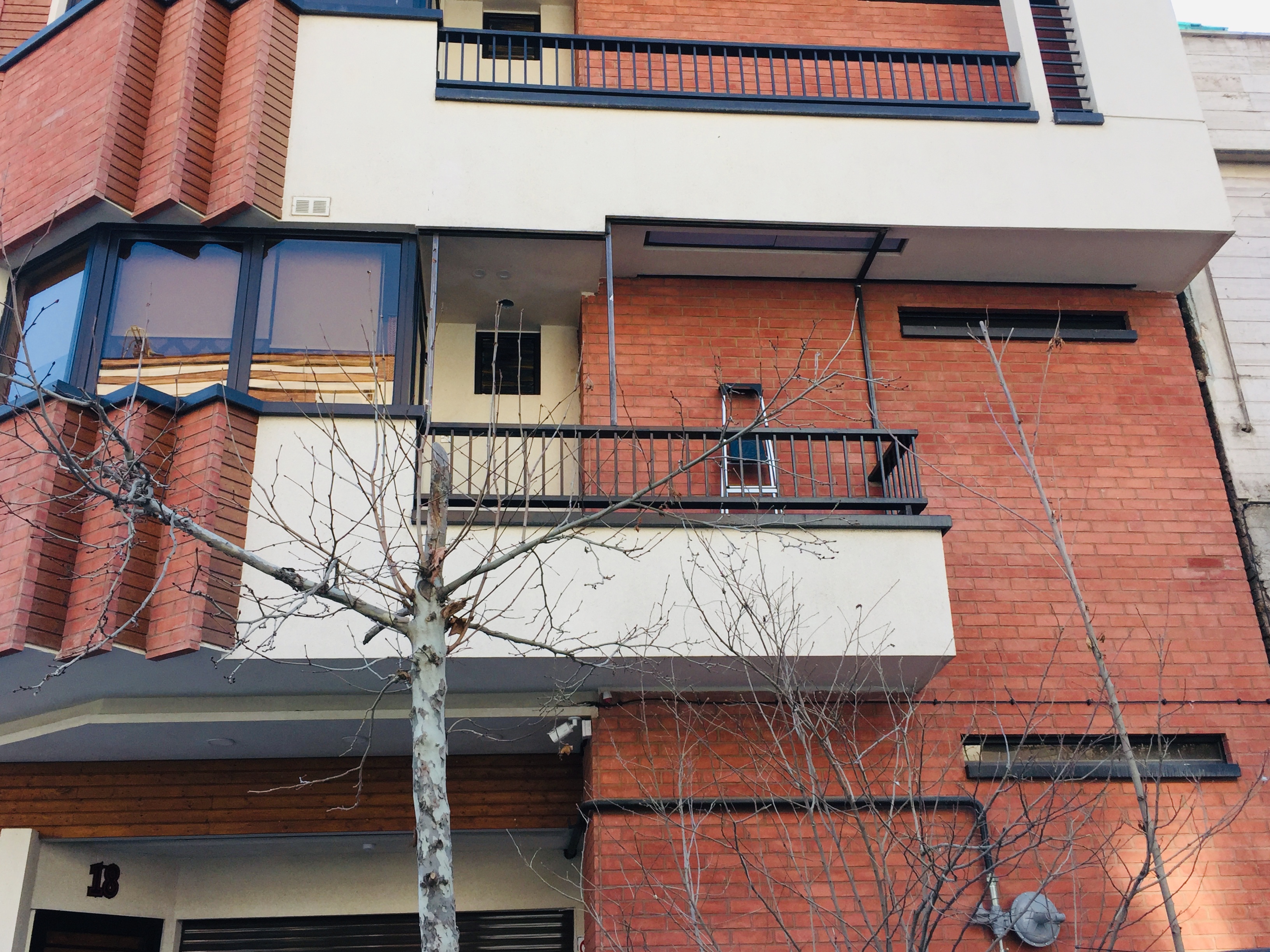 شیشه بالکن جامسازه