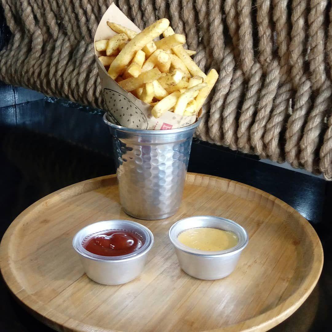 پیتزا هیزمی و برگر ذغالی سالار فود