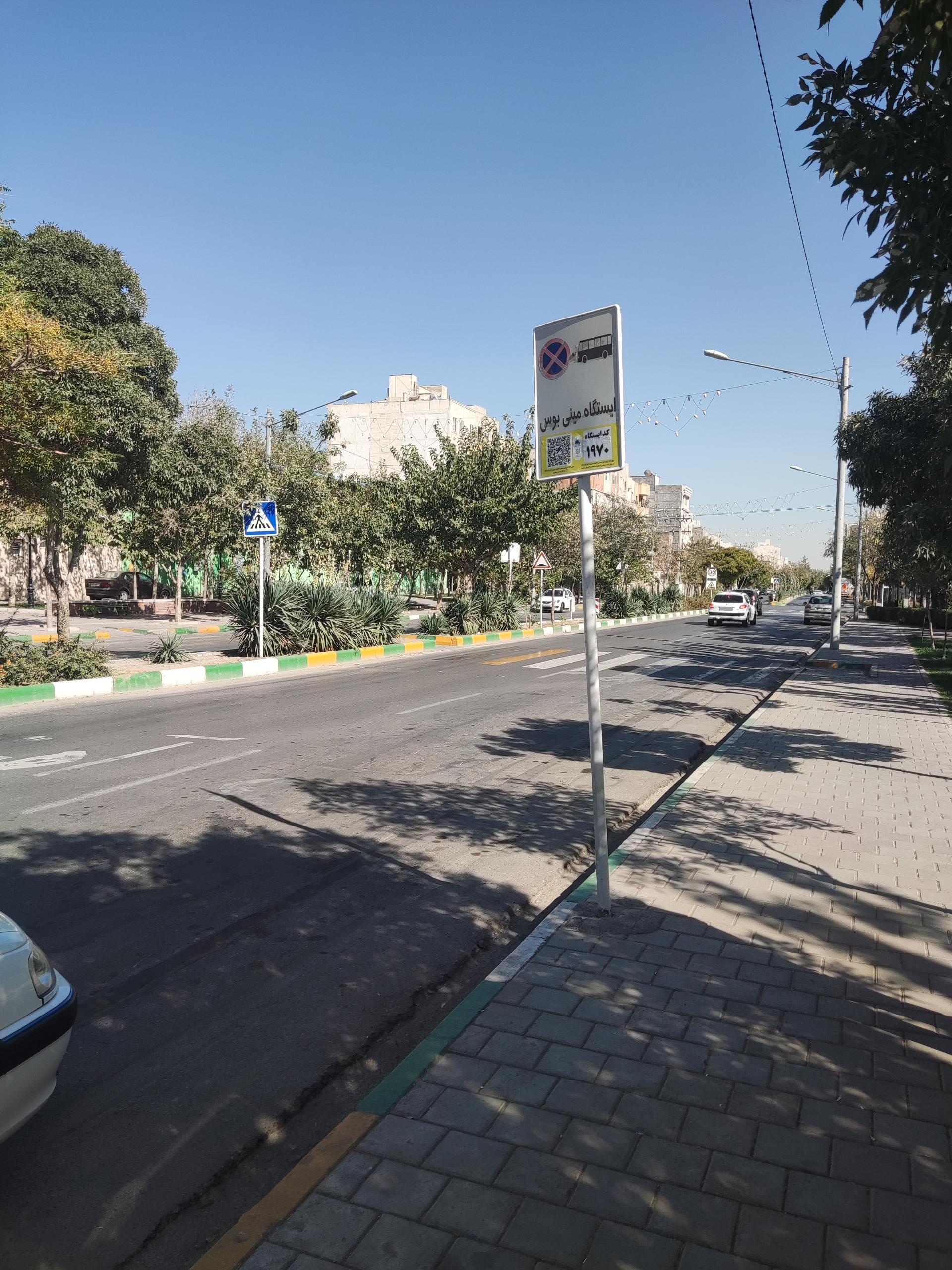 ایستگاه اتوبوس آموزگار 52
