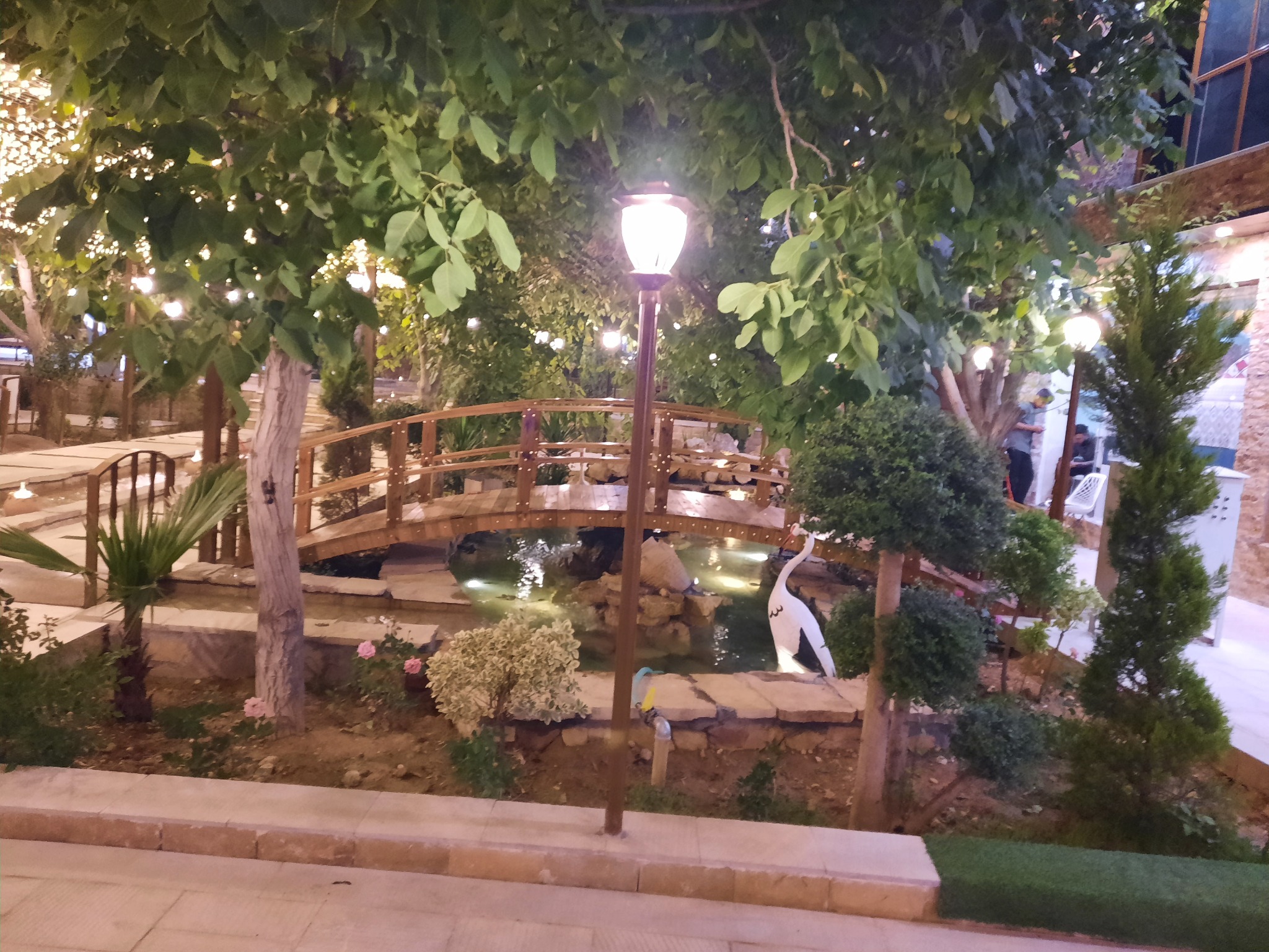 باغ و رستوران اشرفیه