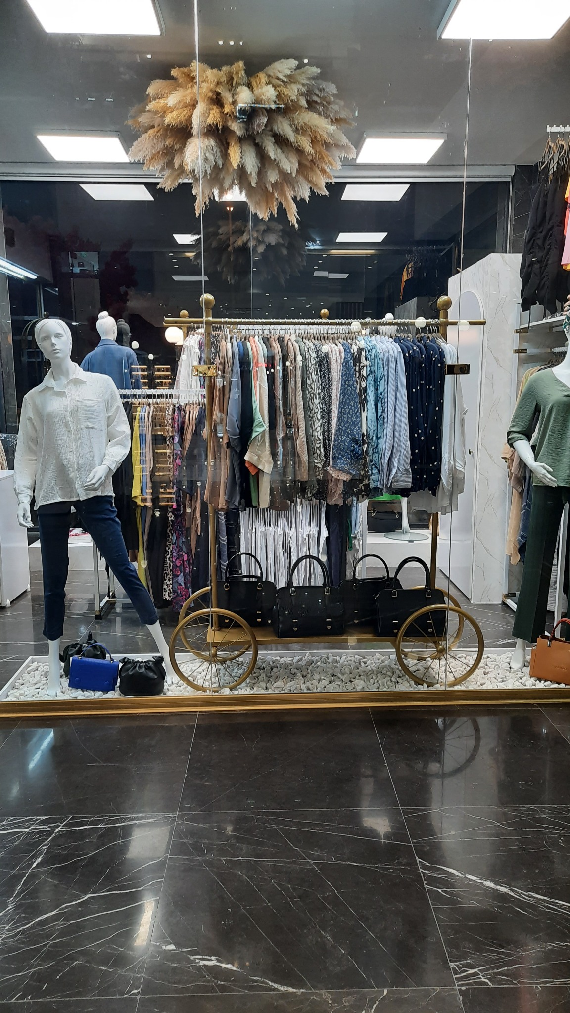 پوشاک زنانه نیل