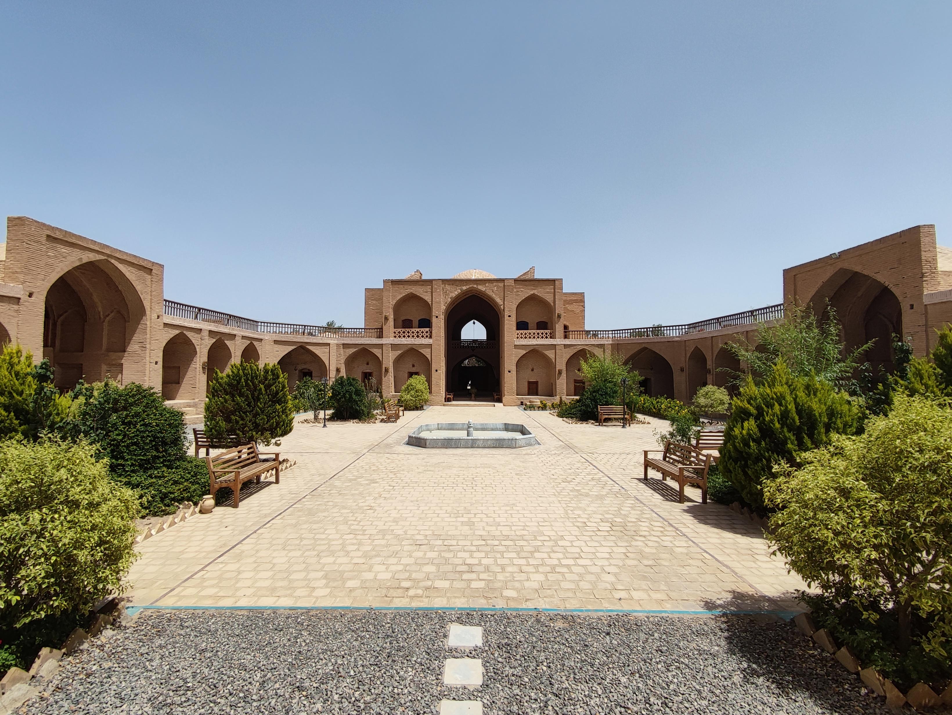 رستوران و هتل کاروانسرای عباسی