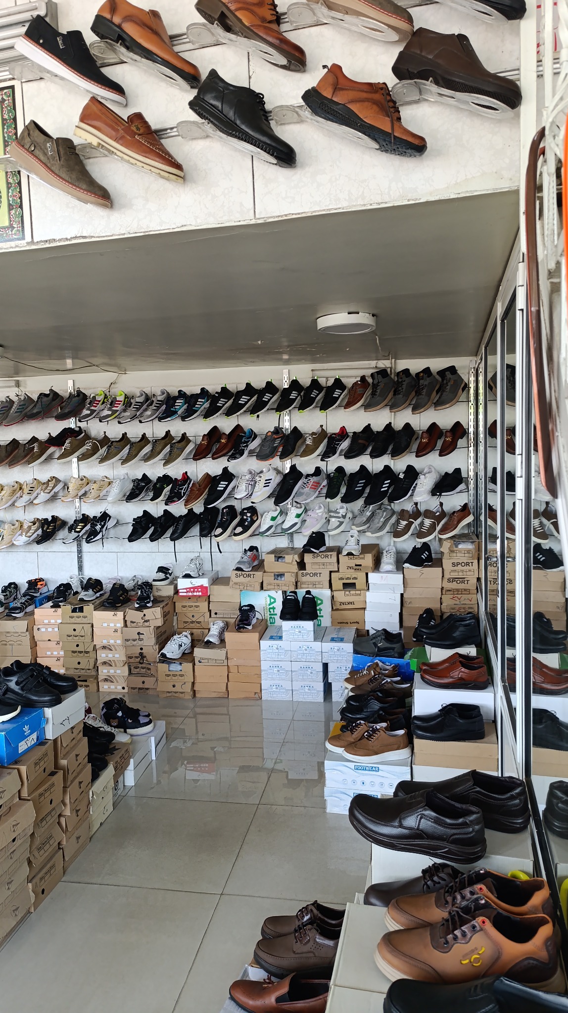 کفش علی مافی