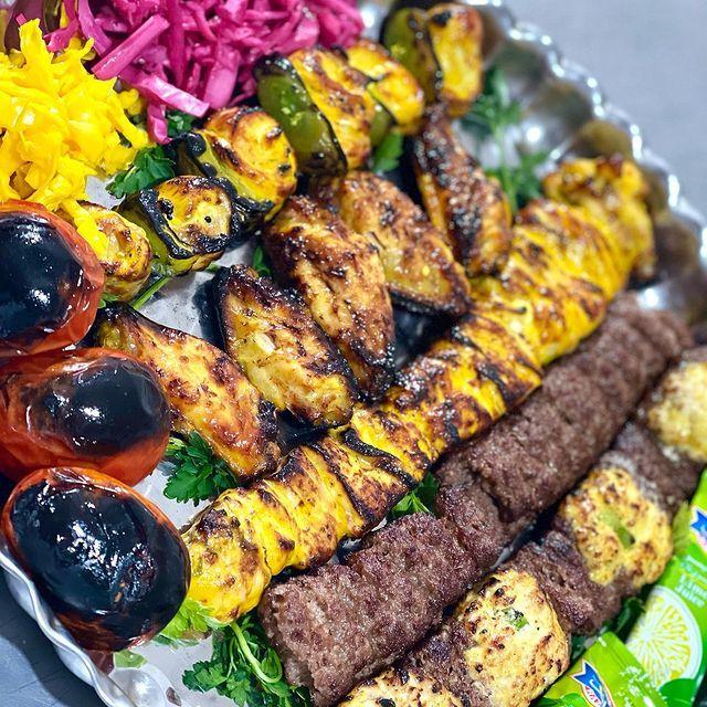 باغچه رستوران مجنون