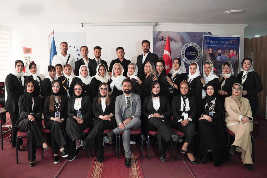 کلینیک تخصصی پوست و مو نائینی