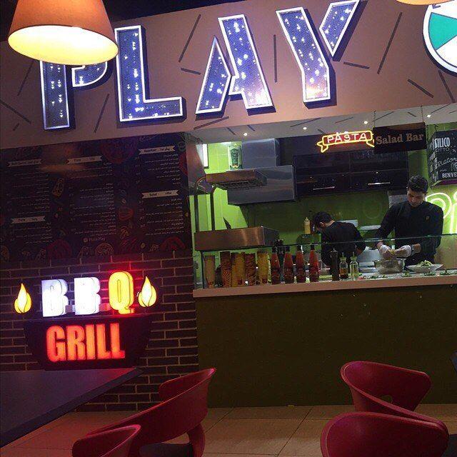 رستوران ایتالیایی پلی