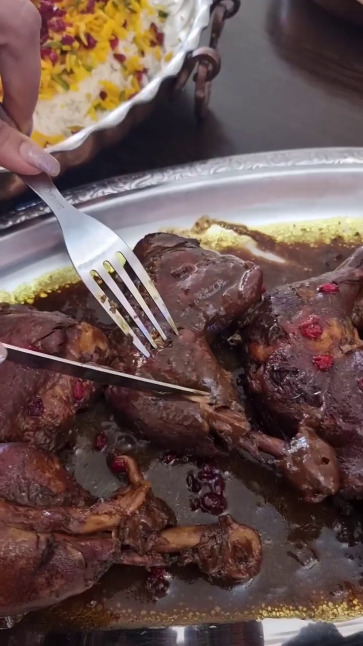 آموزشگاه آشپزی و شیرینی پزی میزبان