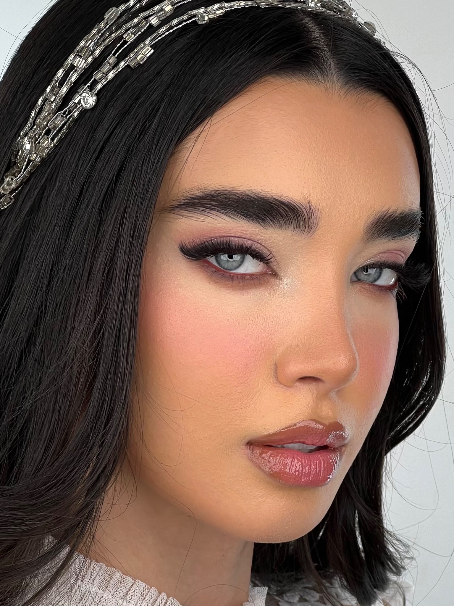 خدمات اکستنشن مژه و لیفت ابرو ماهدیس