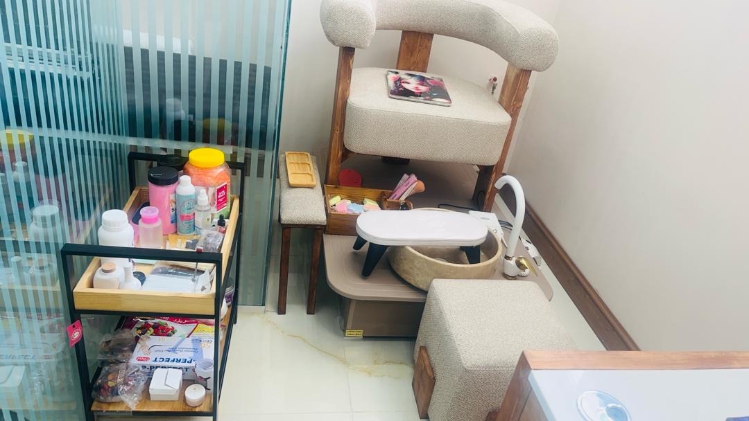 خدمات اسپا و ناخن احمدزاده