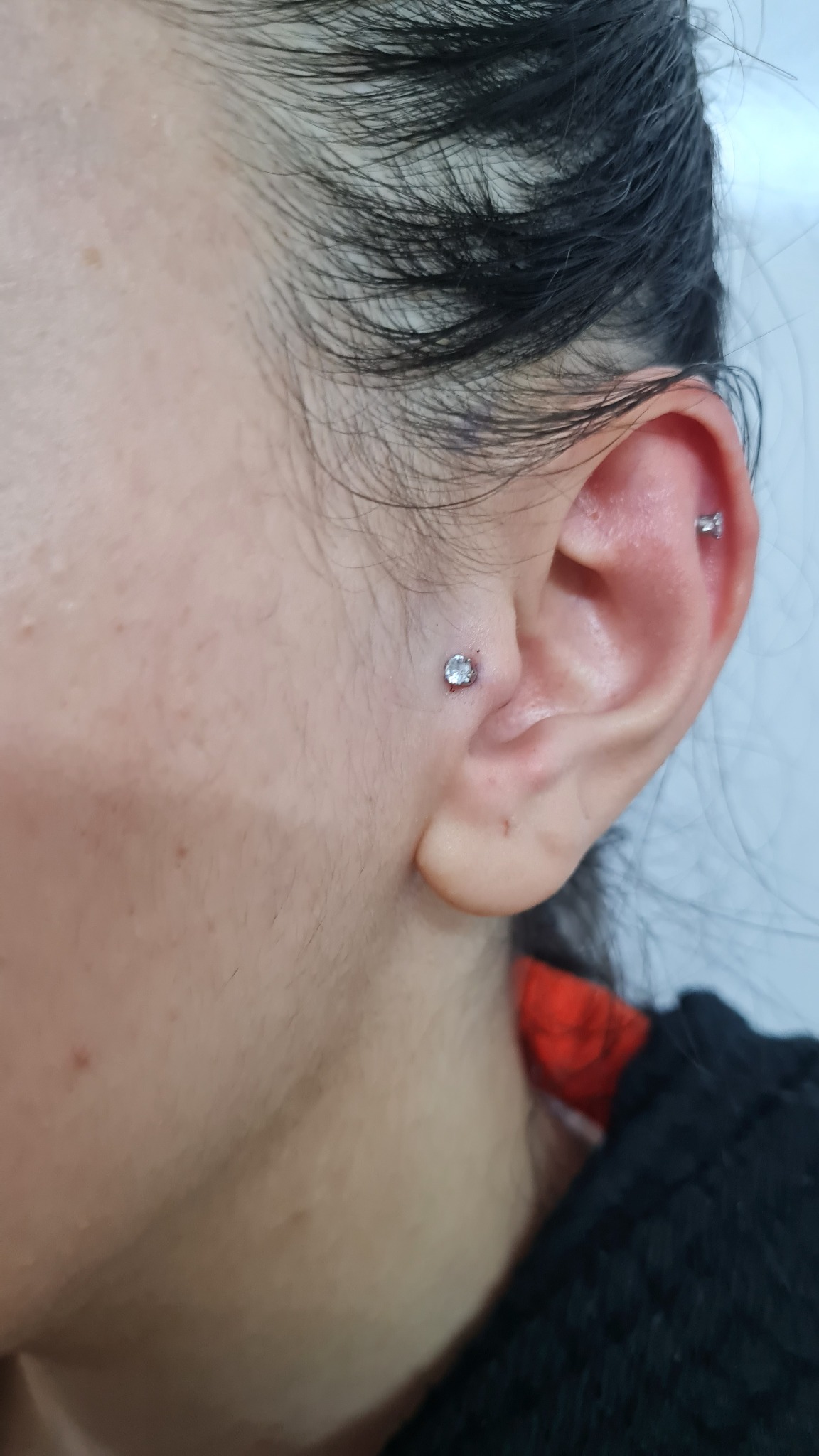 آموزش، خدمات پیرسینگ و میکرودرمال یاسمین