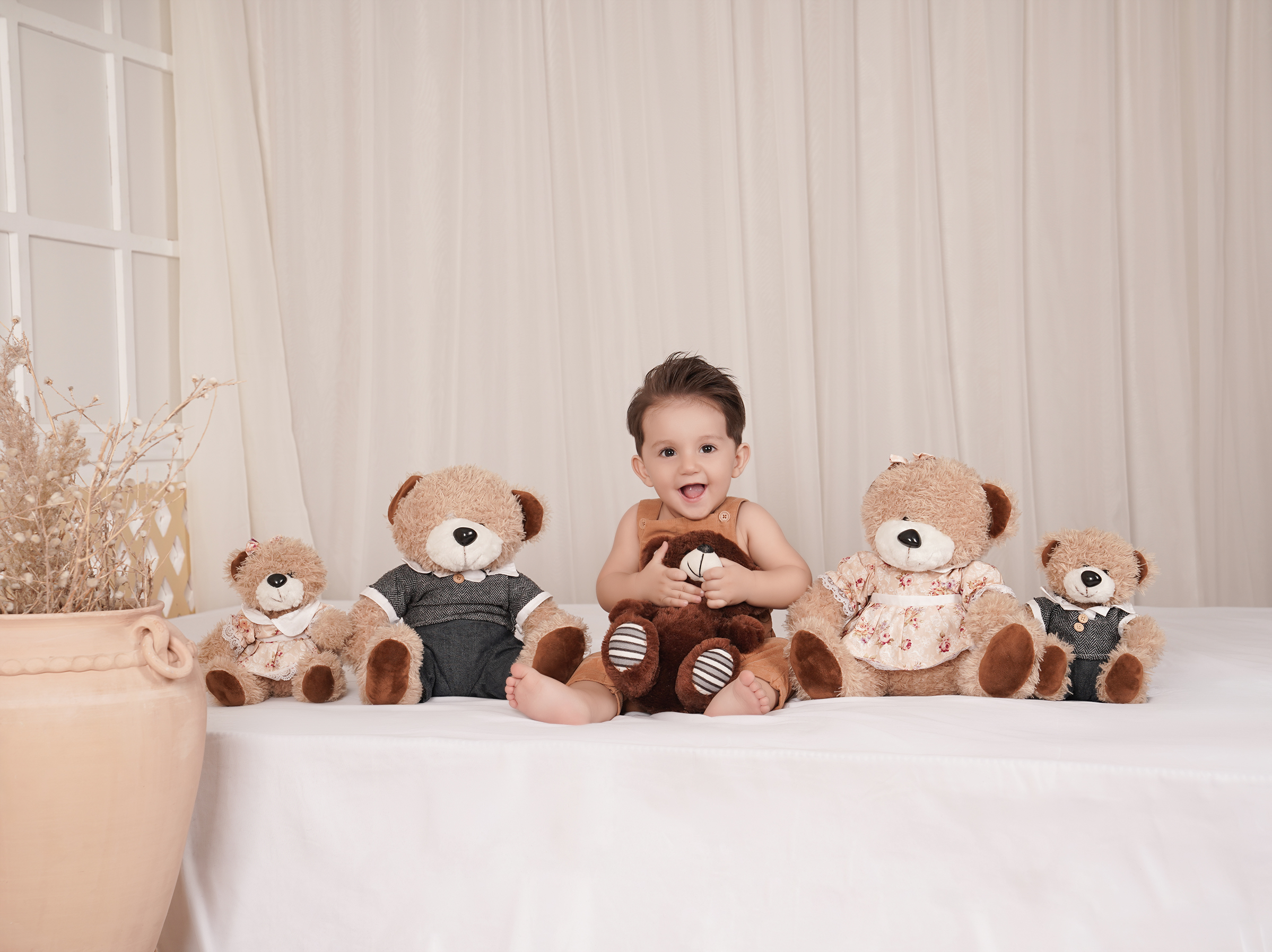 آتلیه عکاسی کودک، نوزاد و بارداری لونا