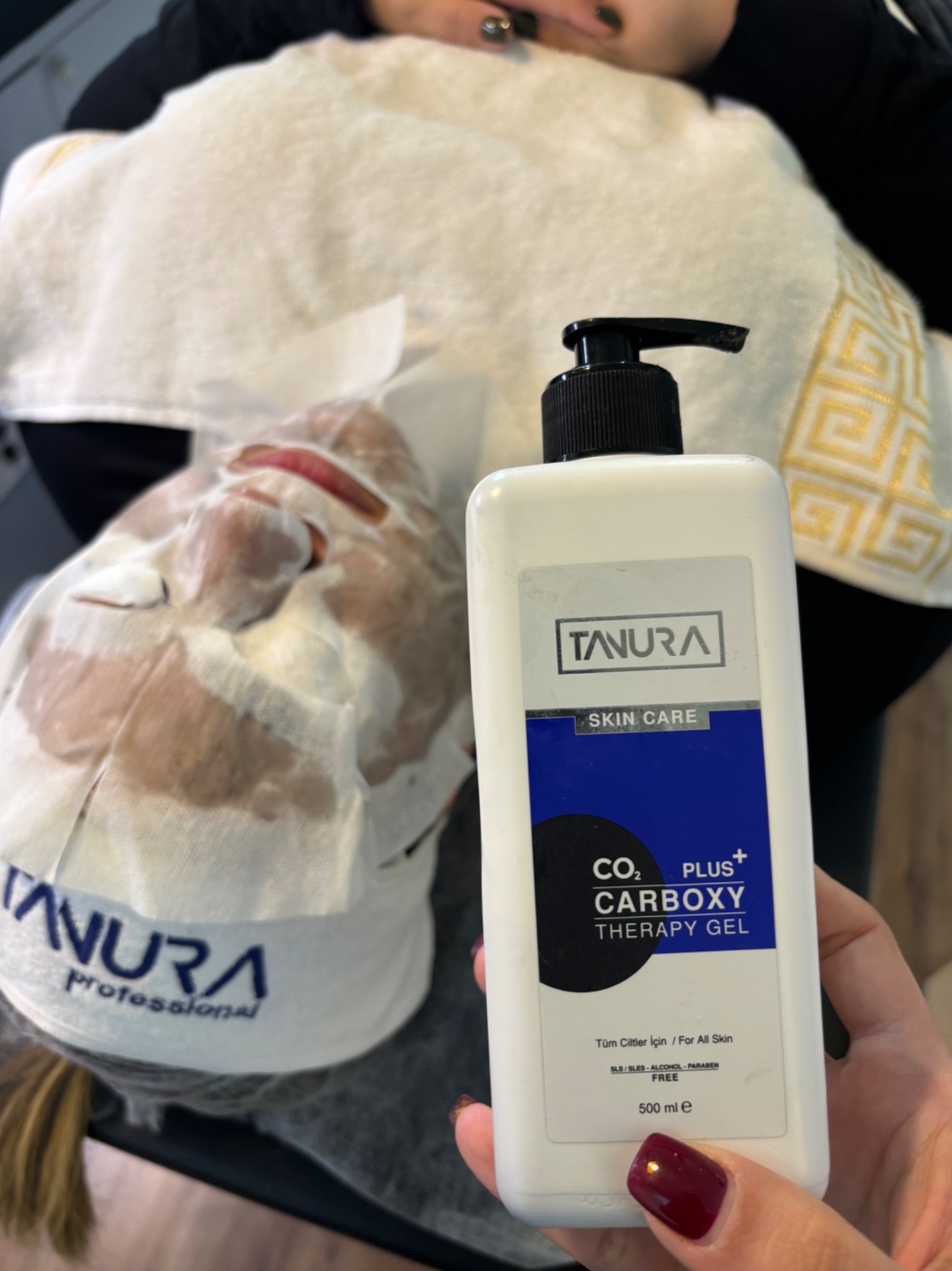 خدمات تخصصی پاکسازی پوست و فیشال شیلوکس