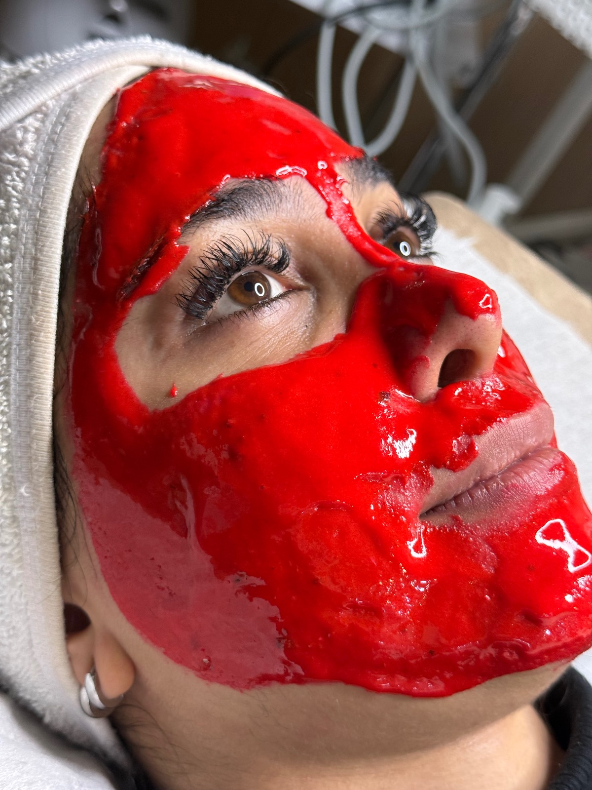 پاکسازی پوست راحیل محمدی