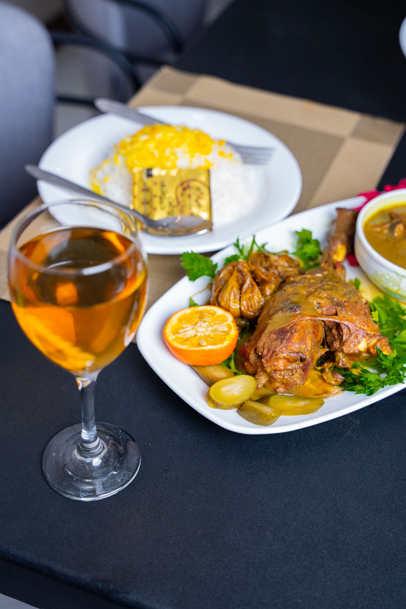 رستوران کاریزماه