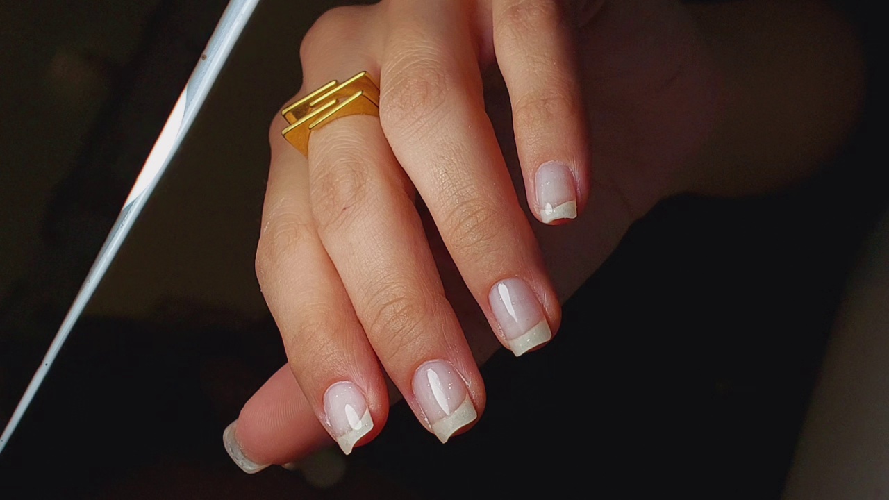 خدمات تخصصی ناخن eli