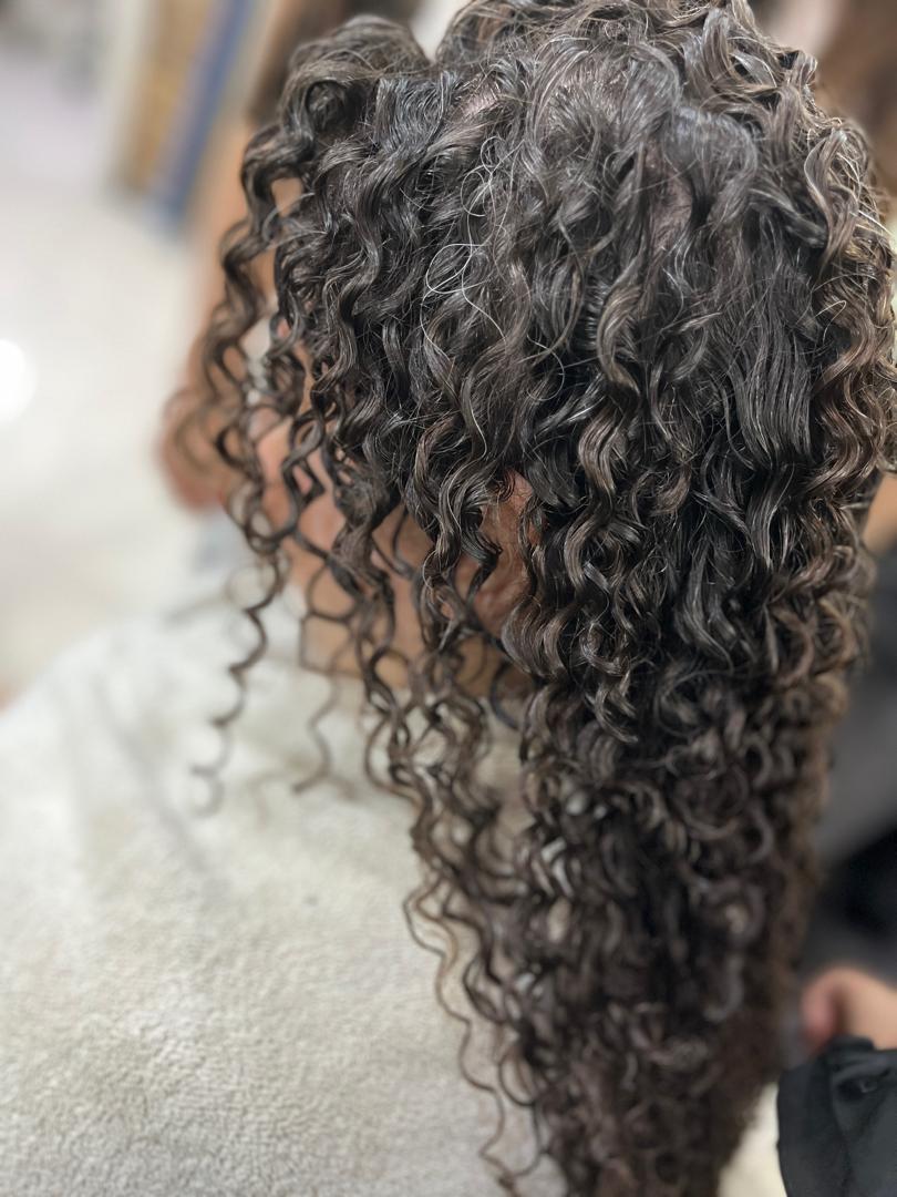 آرایشگاه زنانه و سالن زیبایی رجینا