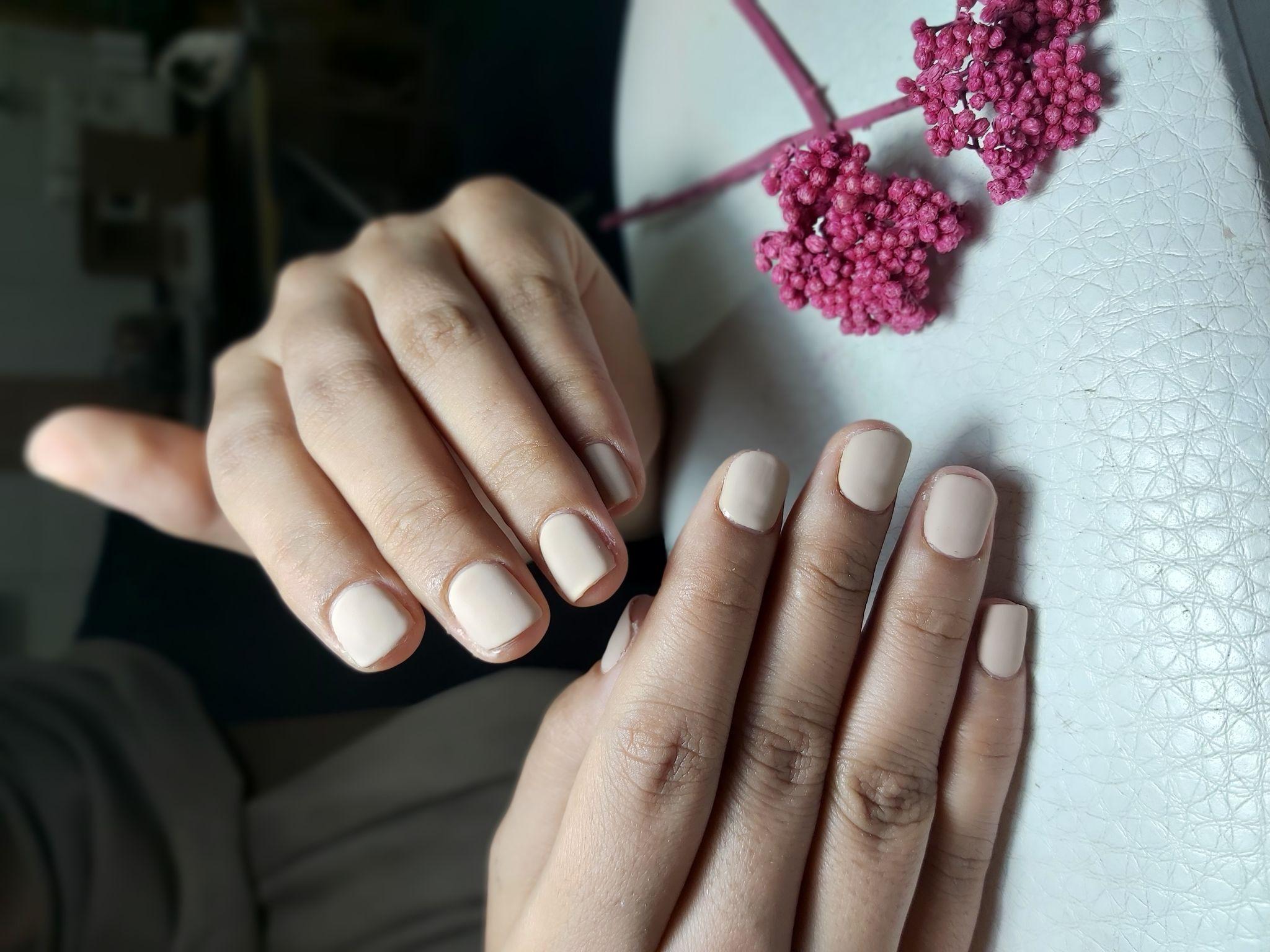 ارایشگر ناخن تینا