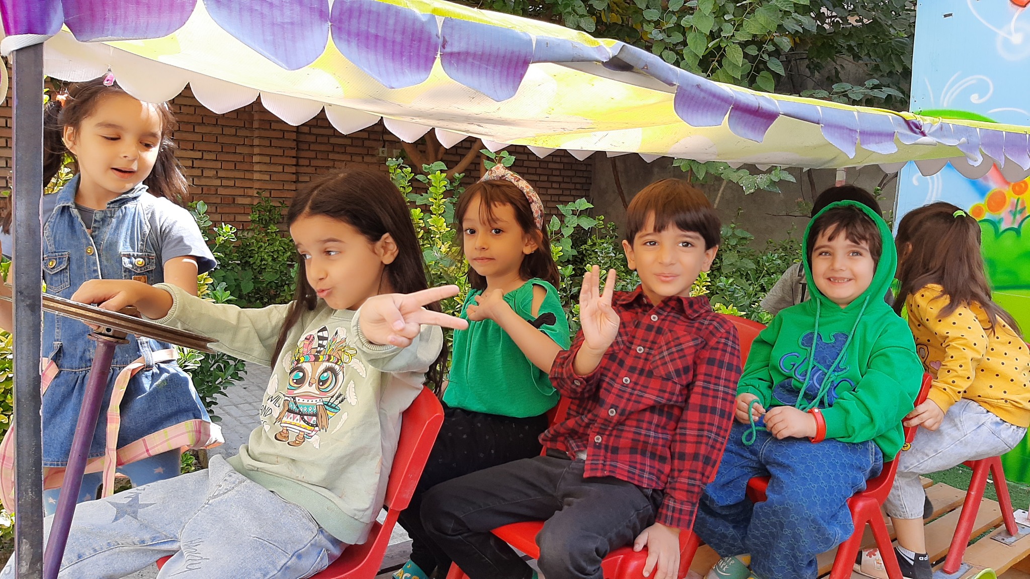 مهد کودک وپیش دبستانی هوشمند پادهانیس