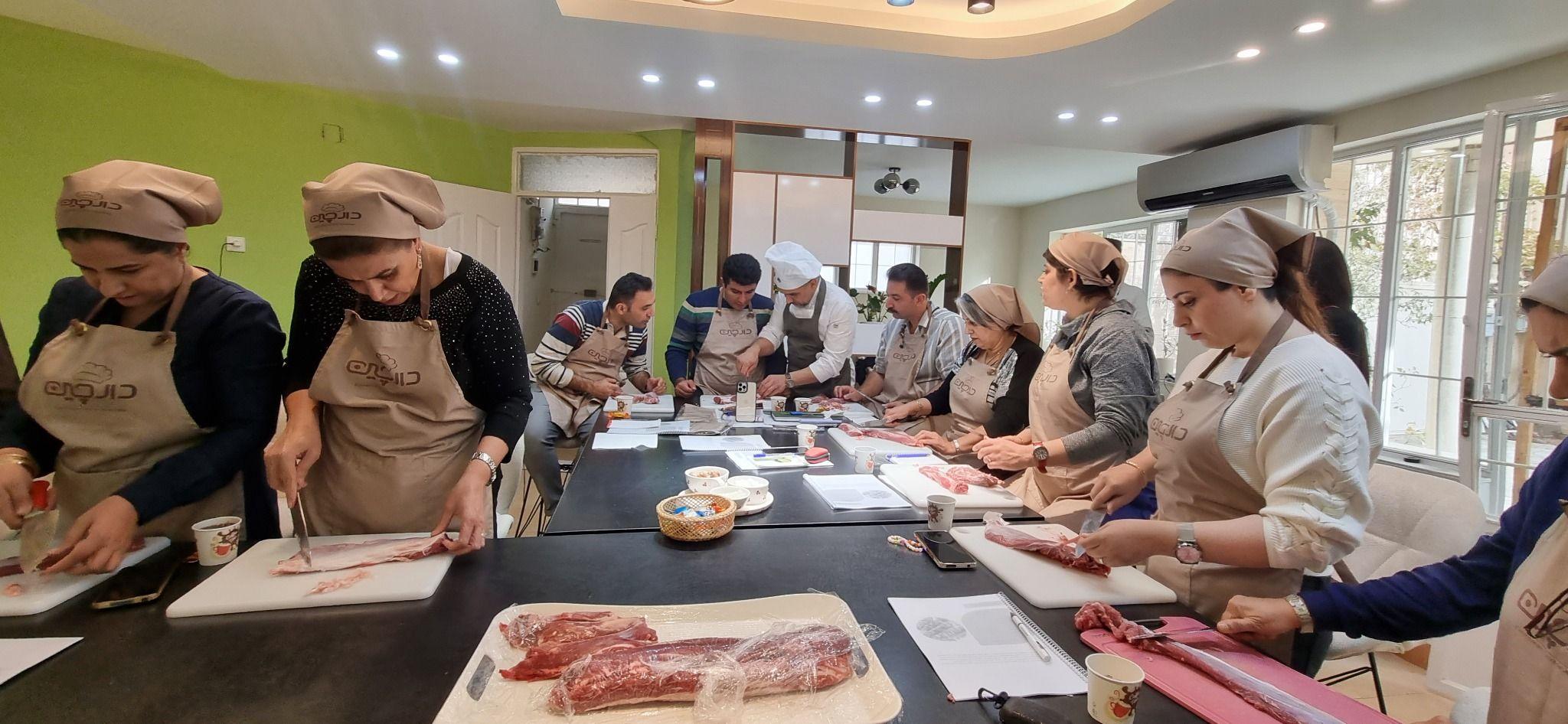 اموزشگاه اشپزی وشیرینی پزی دارچین