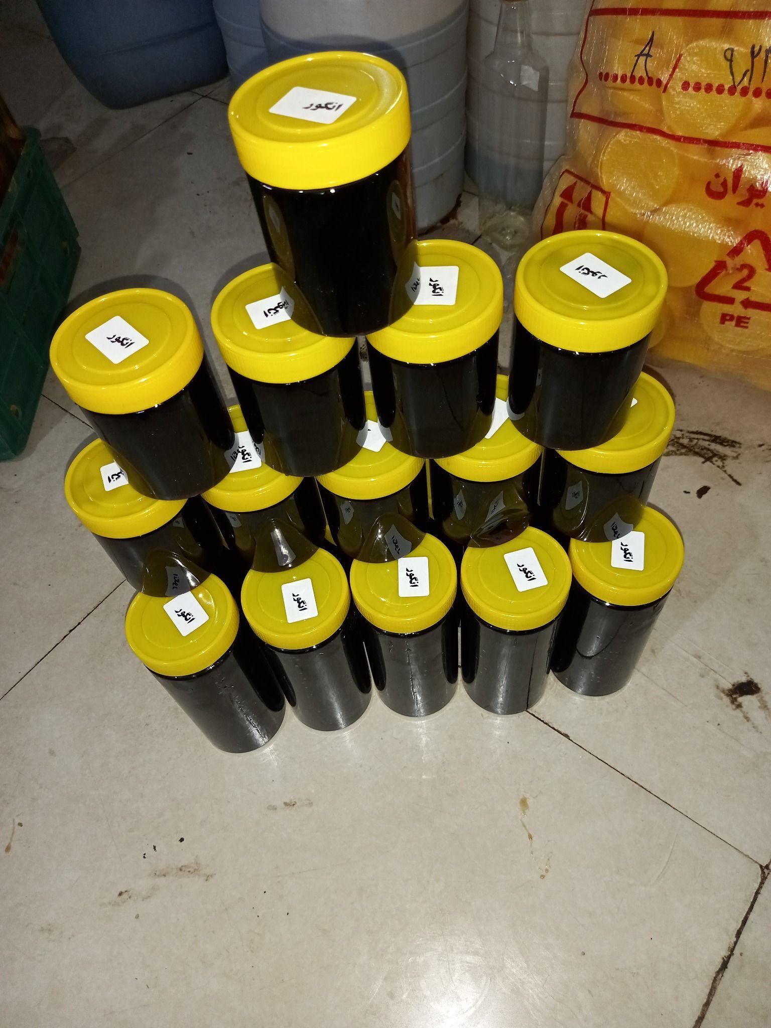 فروش محصولات شیره جات.