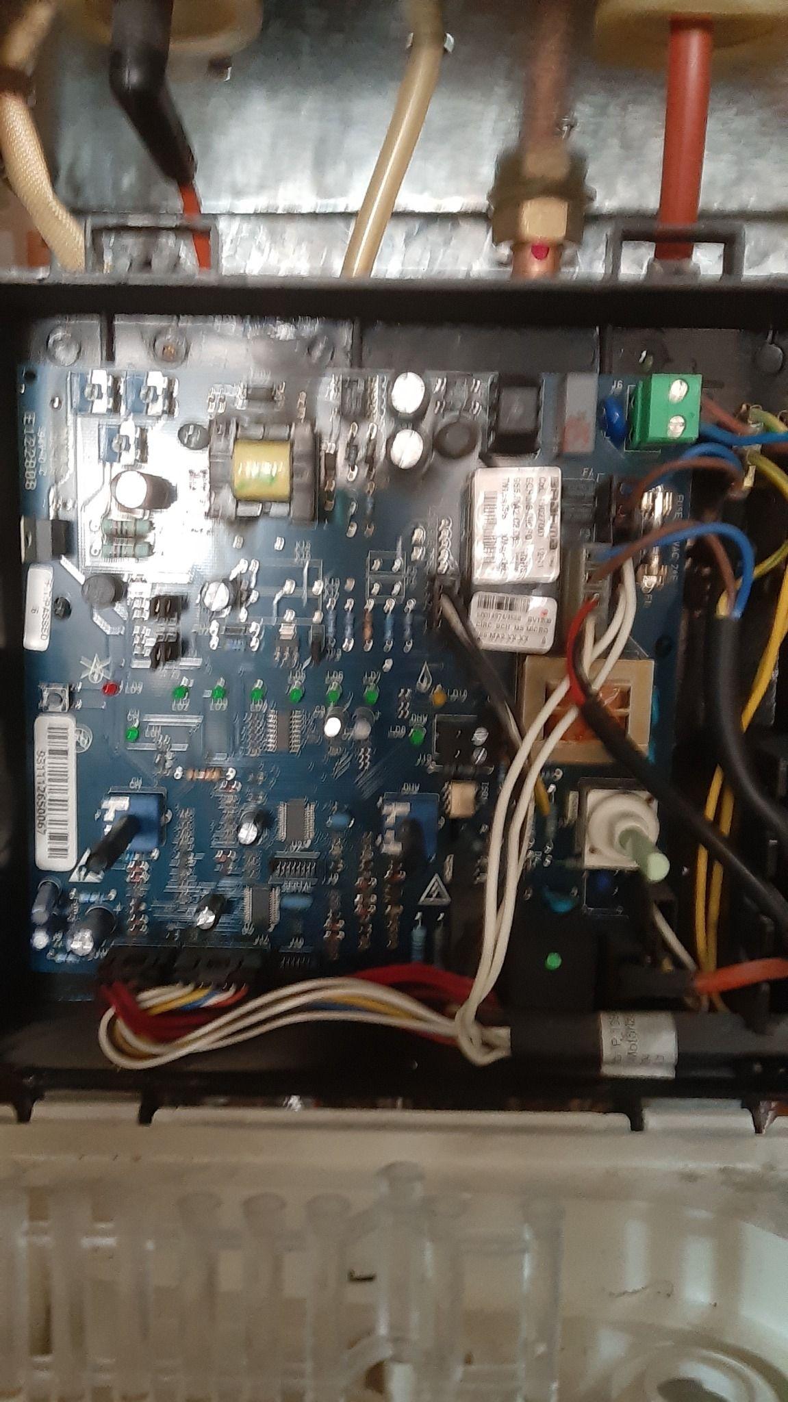 تعمیر انواع پکیج و آبگرمکن در غرب تهران