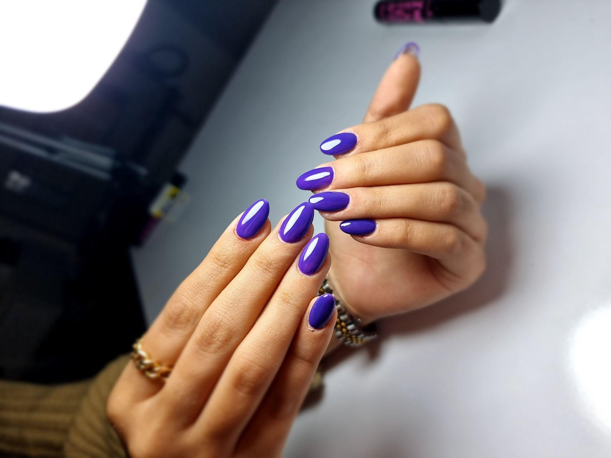 کاشت ناخن زیبا نظری