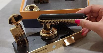 ابزار و یراق کمد و کابینت