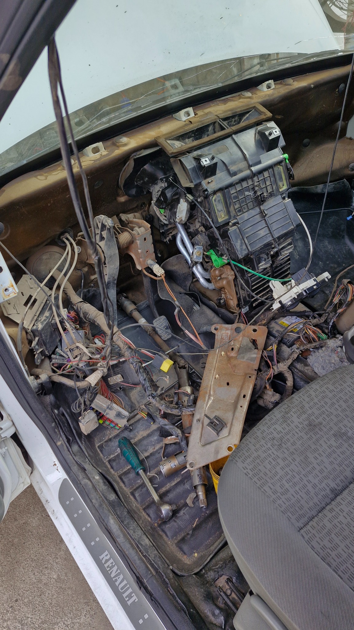 خدمات برق تخصصی خودرو کرجی بان