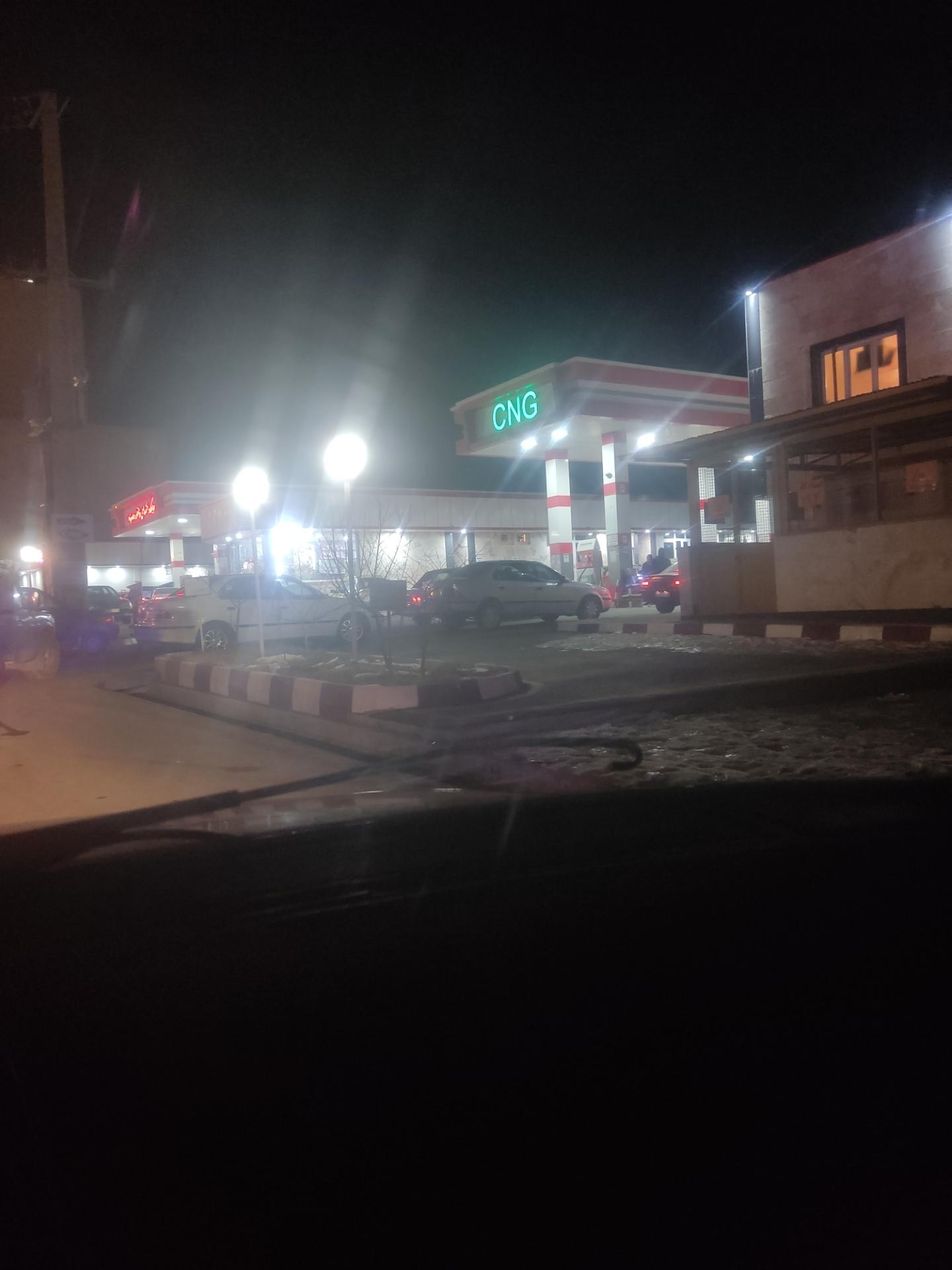 پمپ بنزین ولیعصر