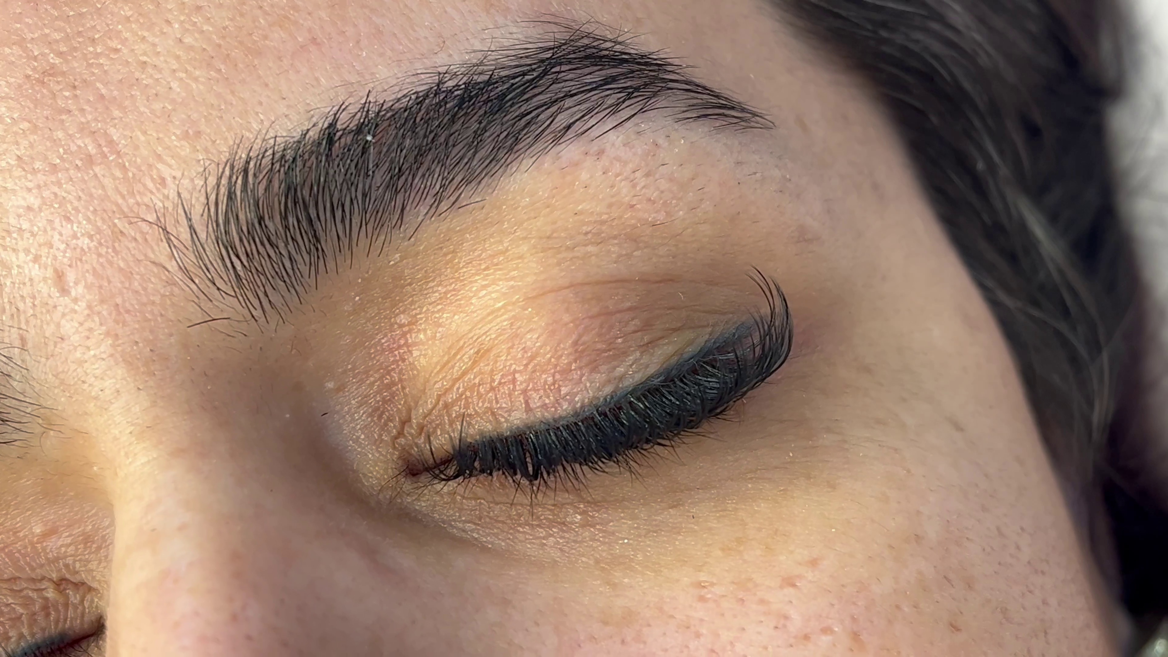 خدمات تخصصی اکستنشن مژه و ابرو غزل