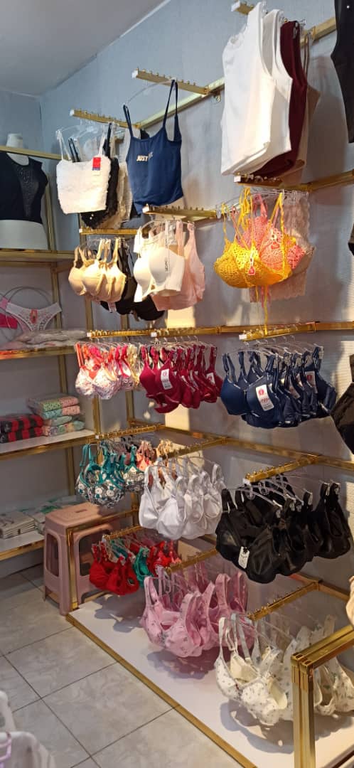 پوشاک ورزشی و لباس زیر زنانه آنیلا