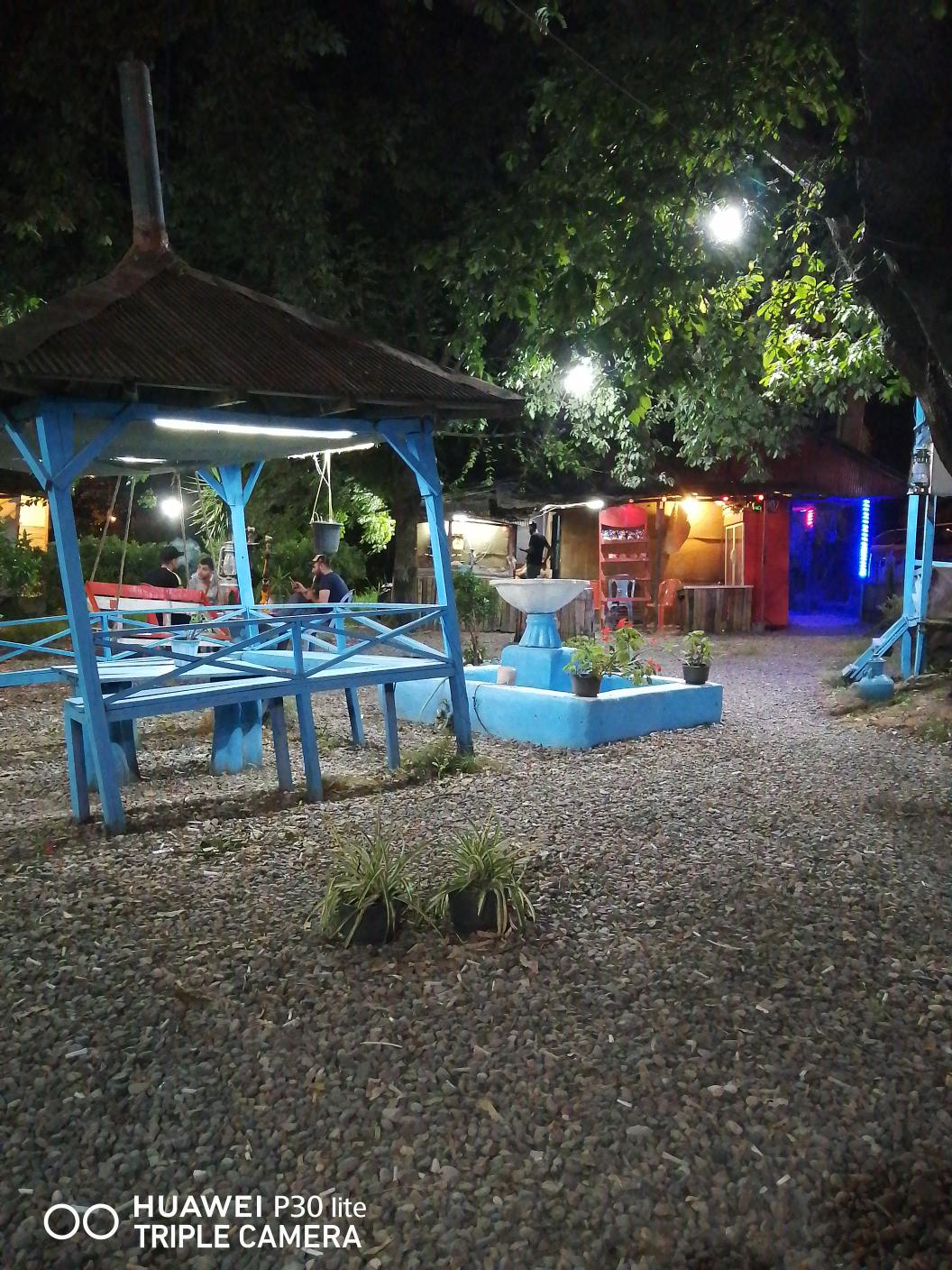 کافه سنتی نازگل