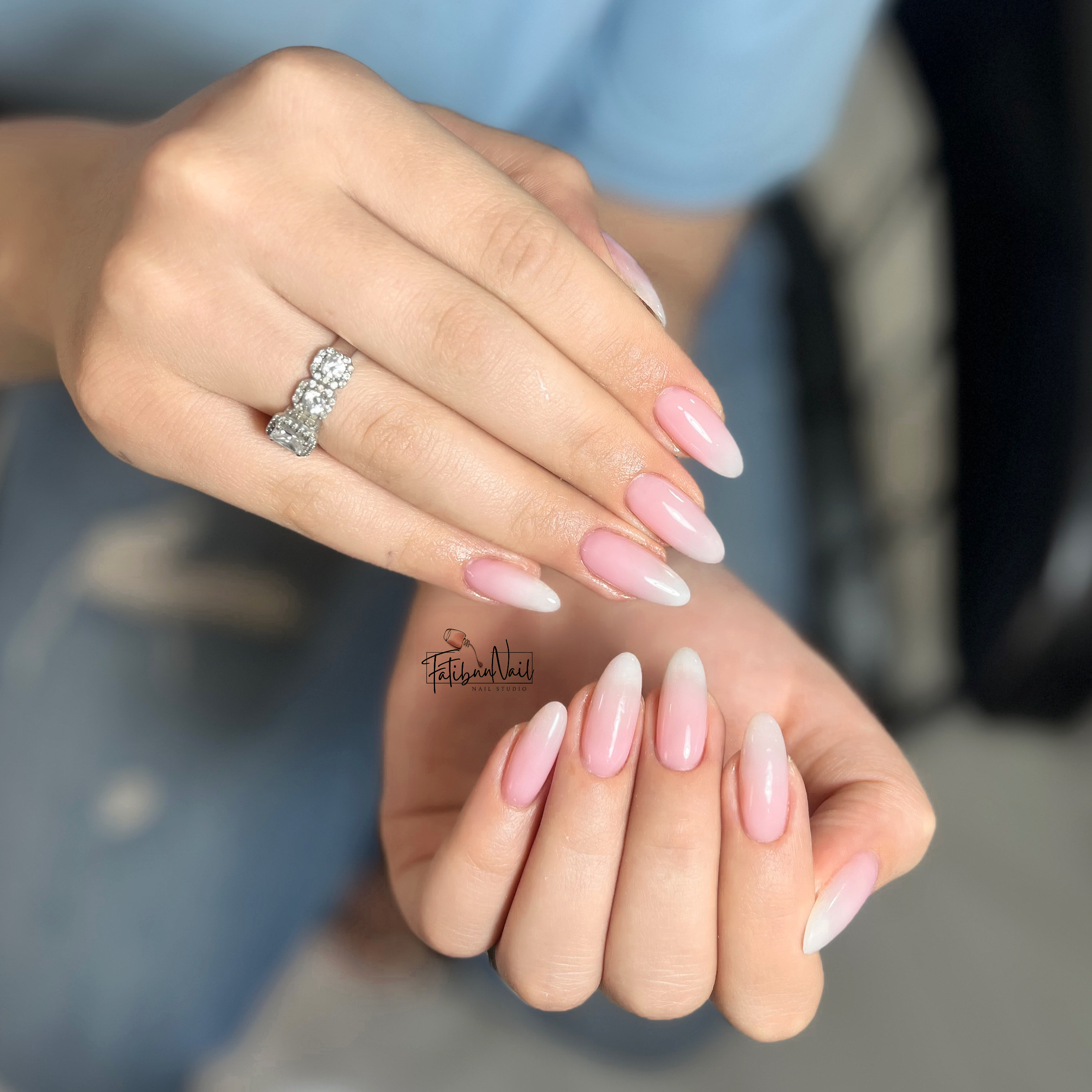 ناخنکار و کاشت ناخن فاطمه بنائیان