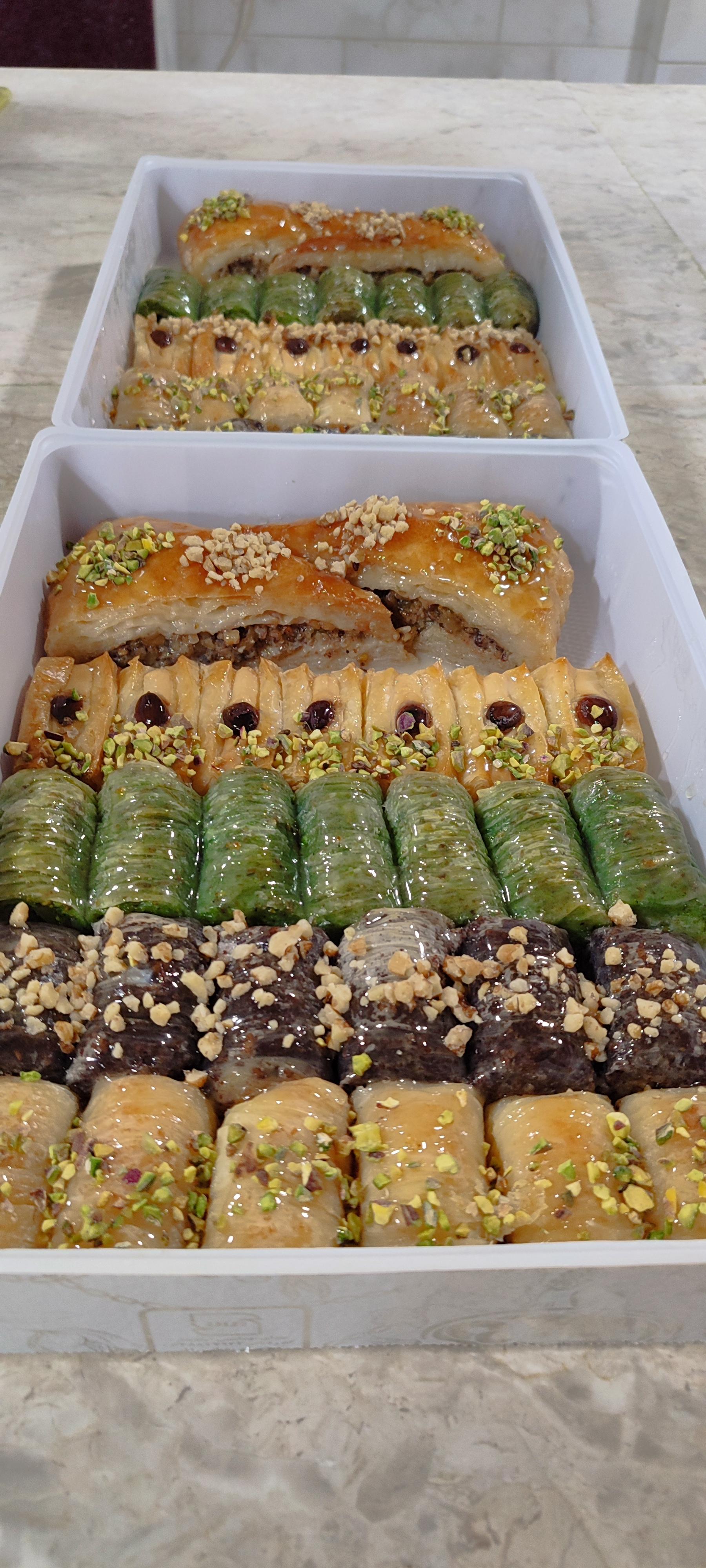 قنادی گل سرخ