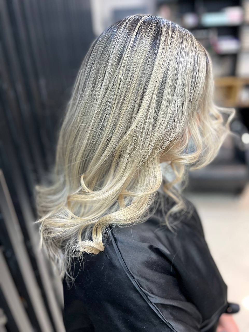 خدمات و آموزش تخصصی رنگ و لایت