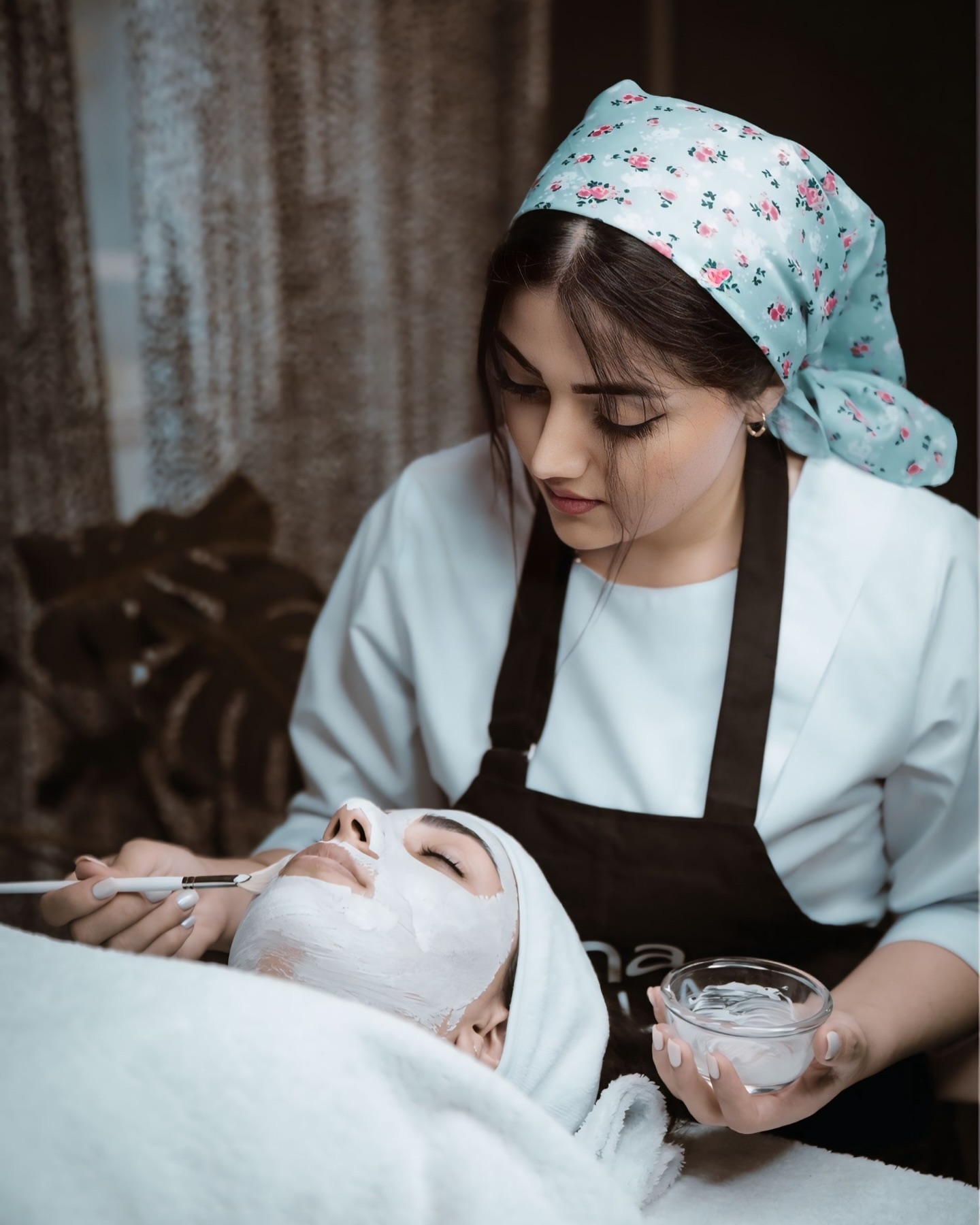 پاکسازی و فیشال پوست کیمیا رئیسی