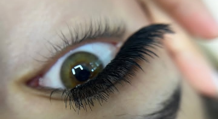 آموزش و خدمات کاشت مژه فاطمه