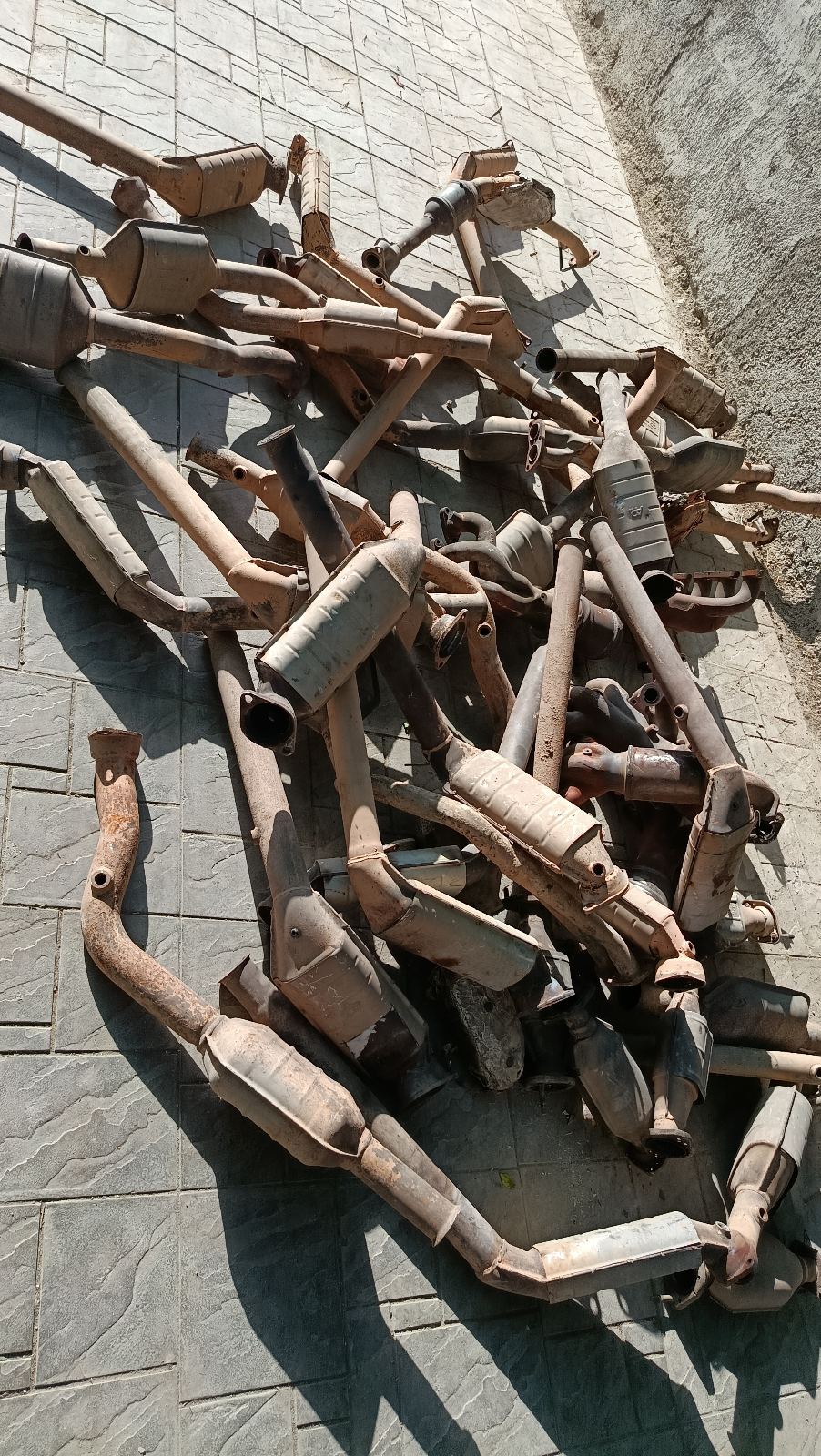 کاتالیزور خانی