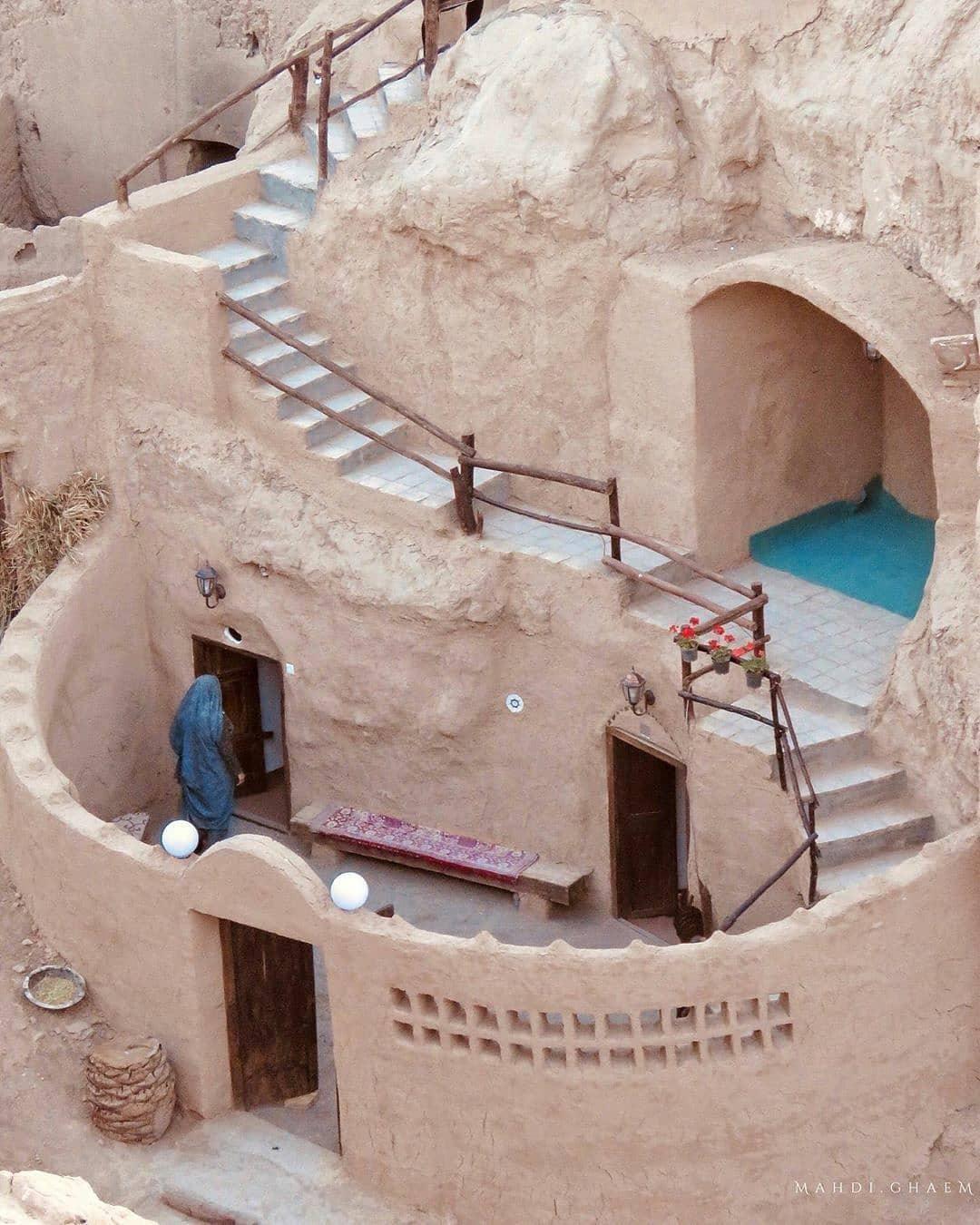 هتل رستوران سنتی لب خندق