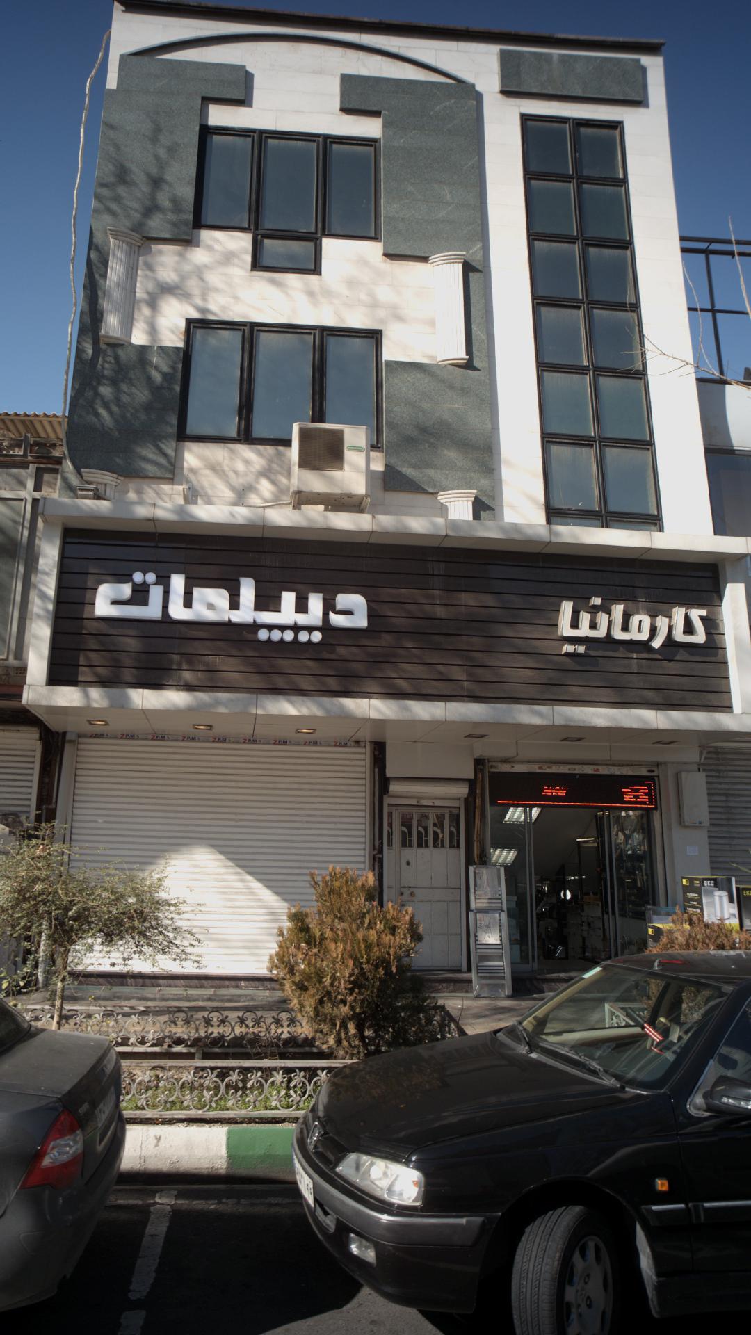 دیپلمات