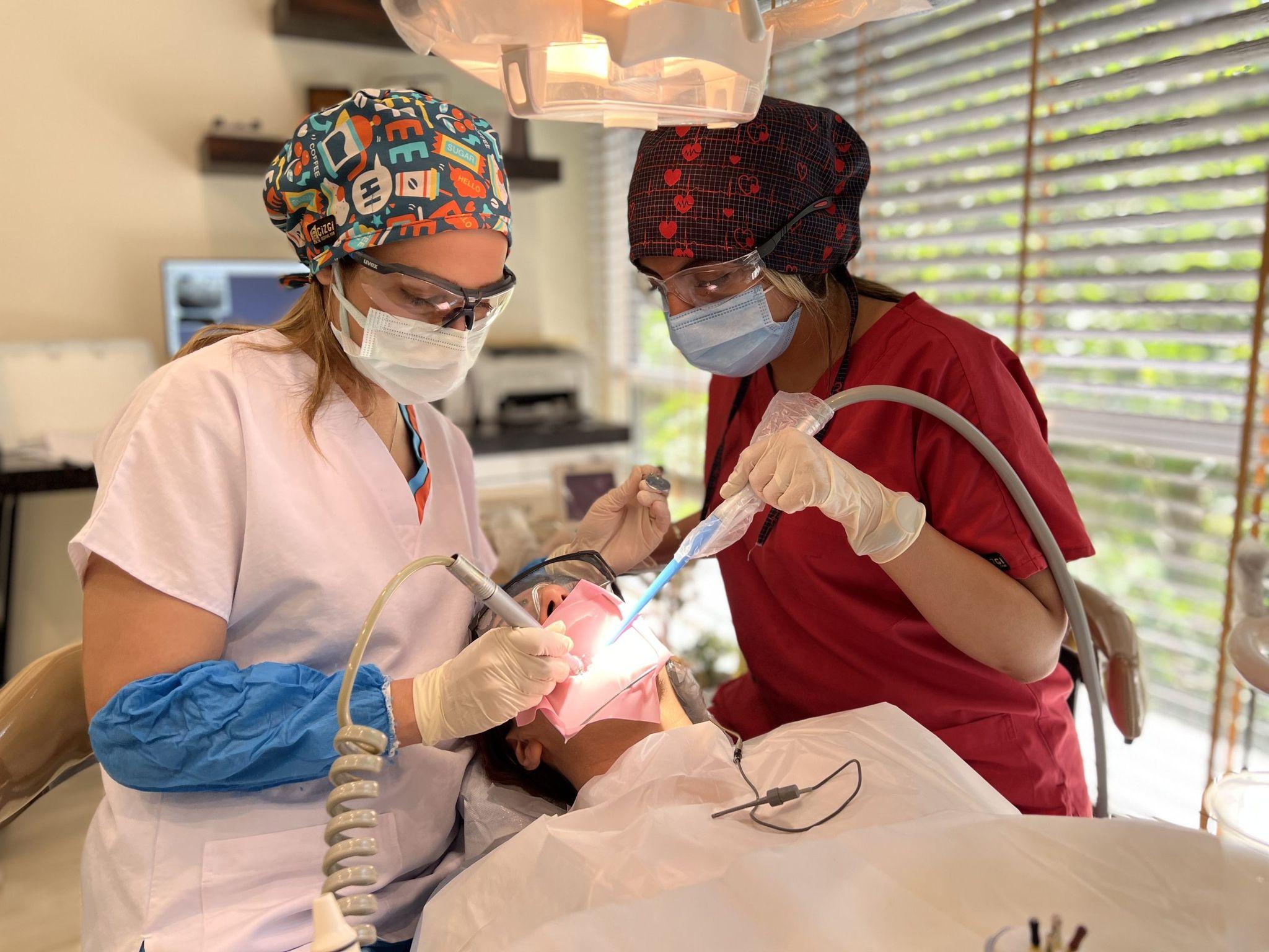 دندان پزشکی دکتر فرناز صالحی