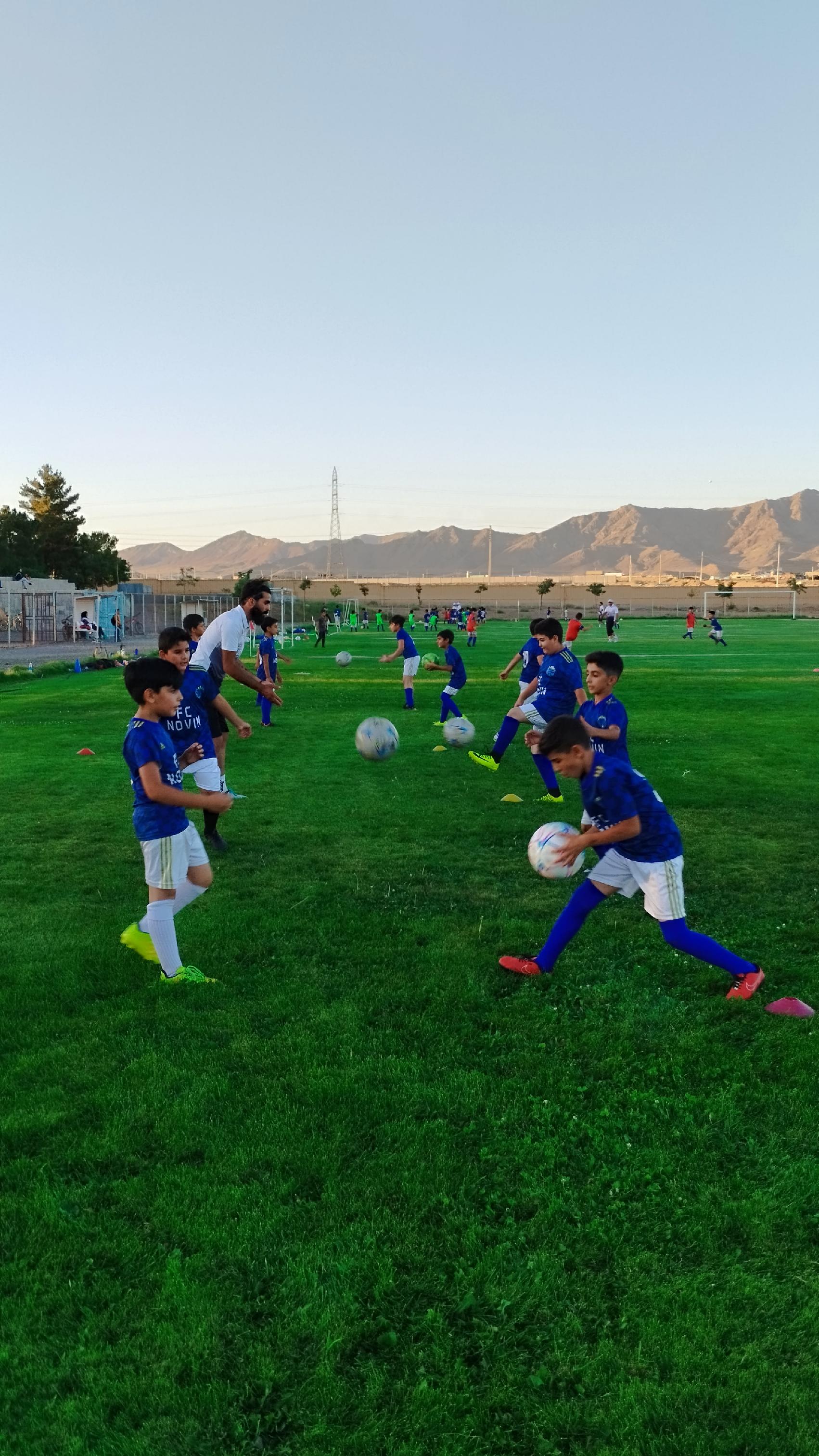 مدرسه فوتبال نوین