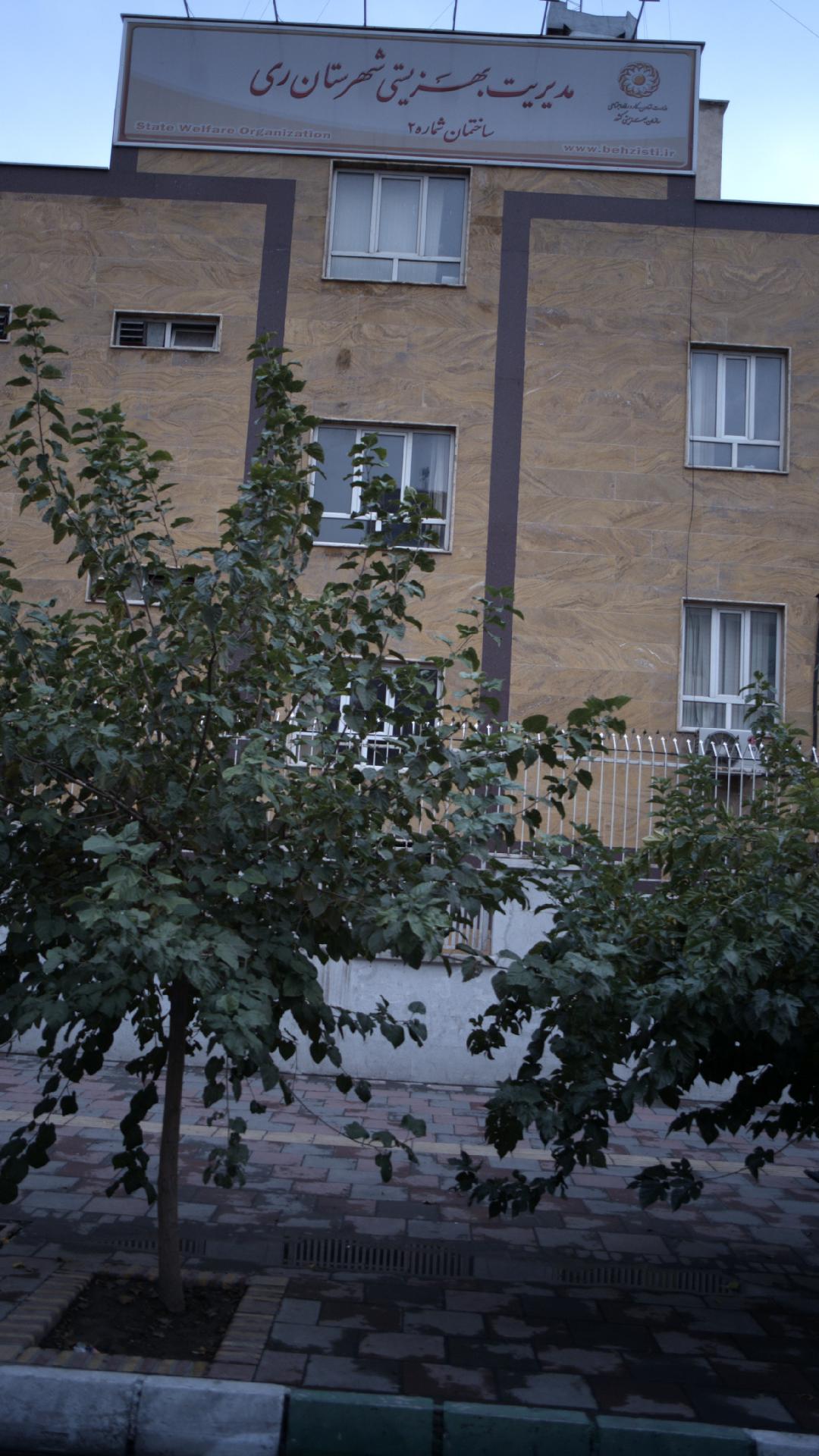 ایستگاه اتوبوس پایانه شهید سروری میدان انقلاب