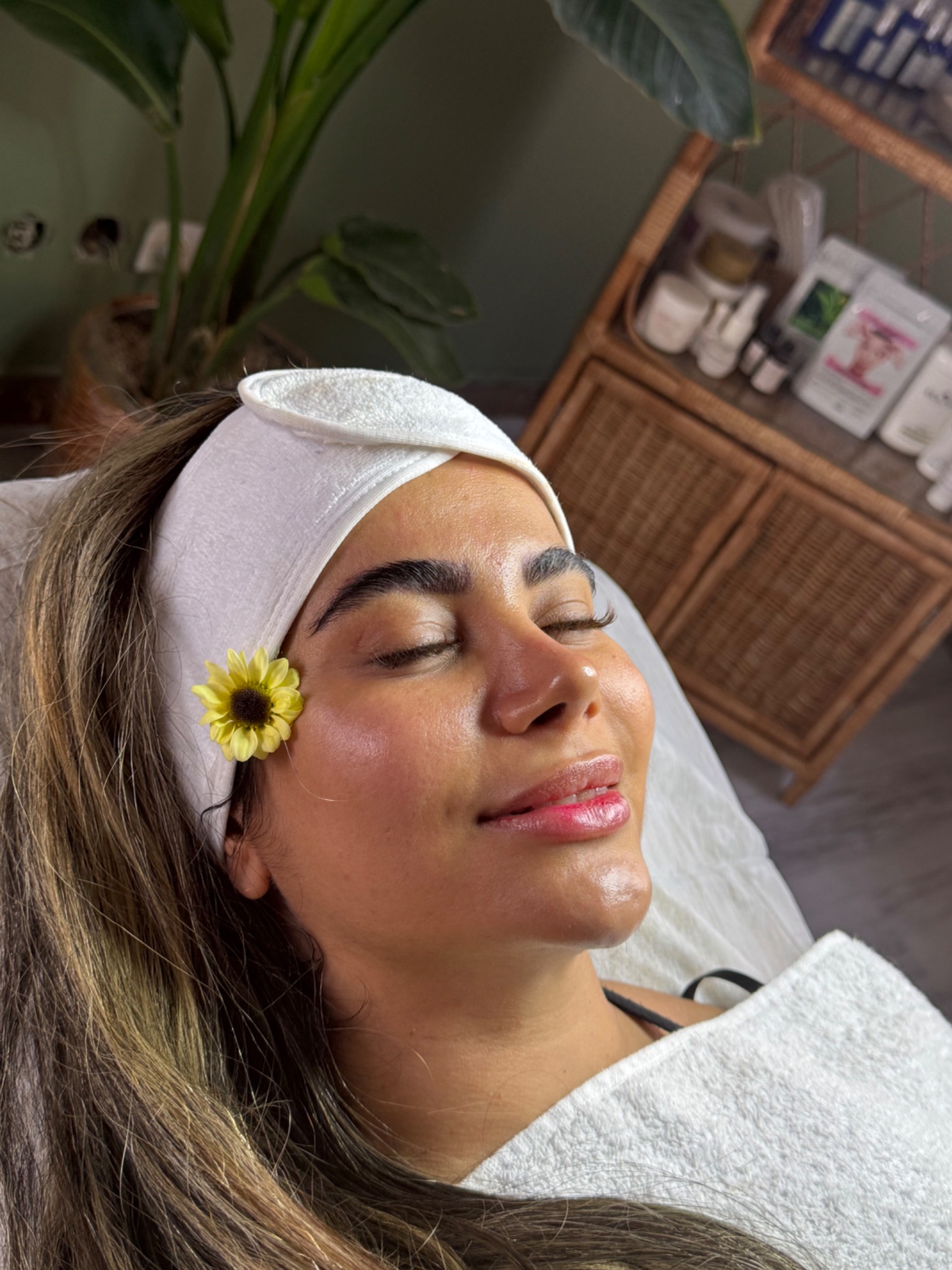 فیشیالیست (خدمات تخصصی پوست) هنگامه