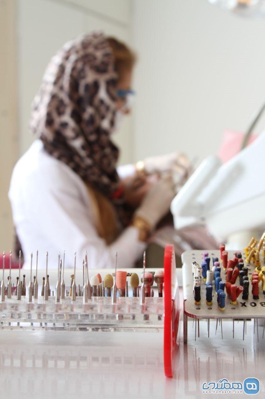 کلینیک دکتر گلریز رستمی دندانپزشک