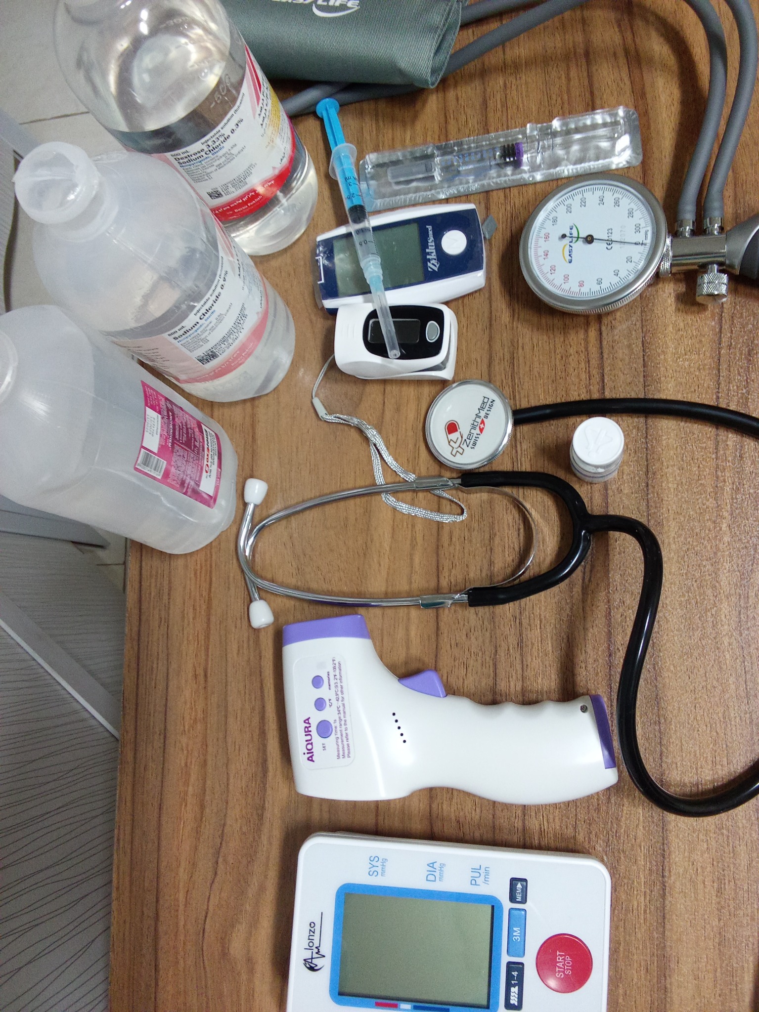 وصل سرم در منزل در رودهن و ویزیت آنلاین