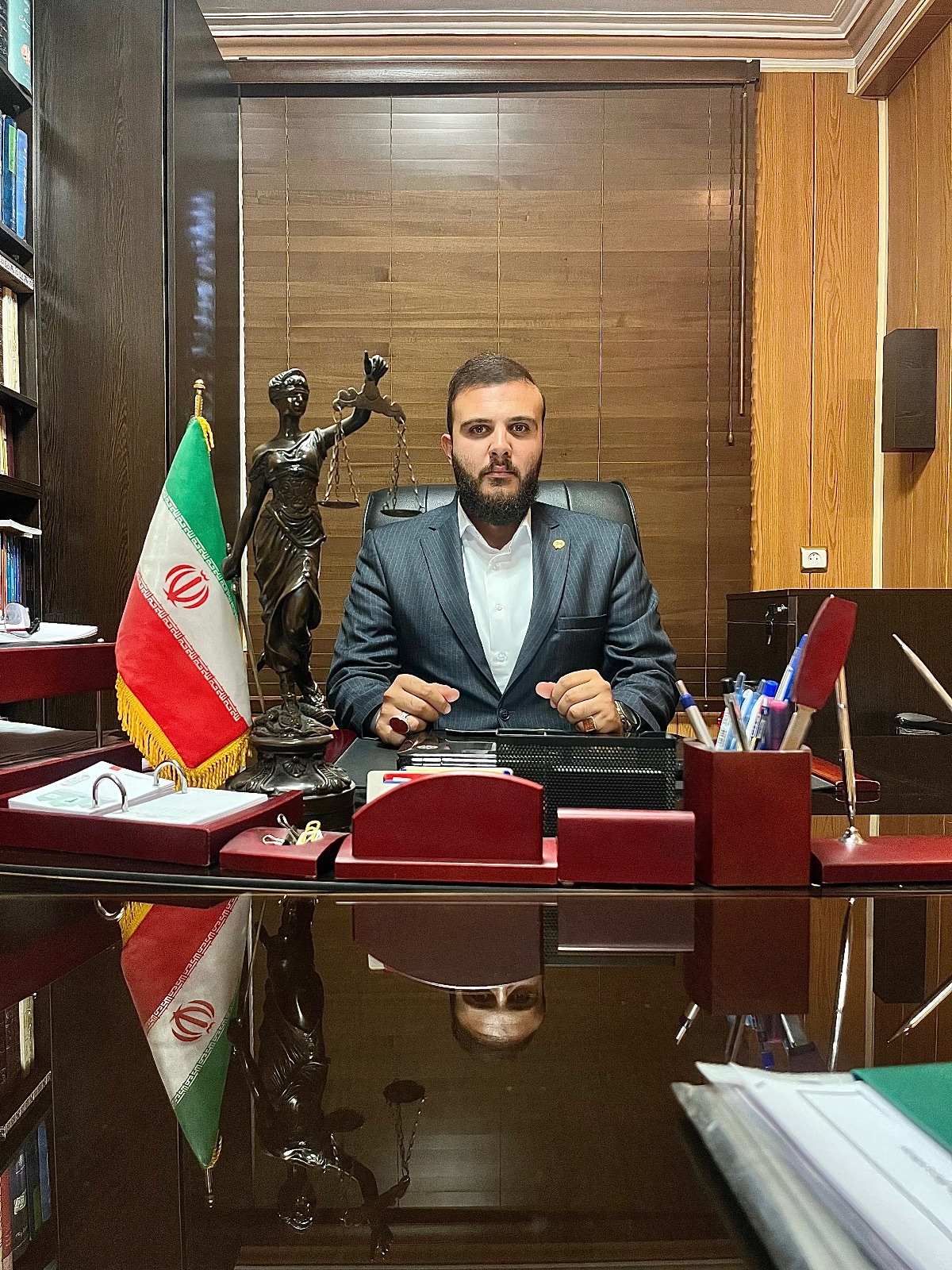 وکیل امیرحسین حقی