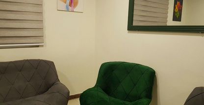 دکتر نسرین کریمی (زنان و زایمان)