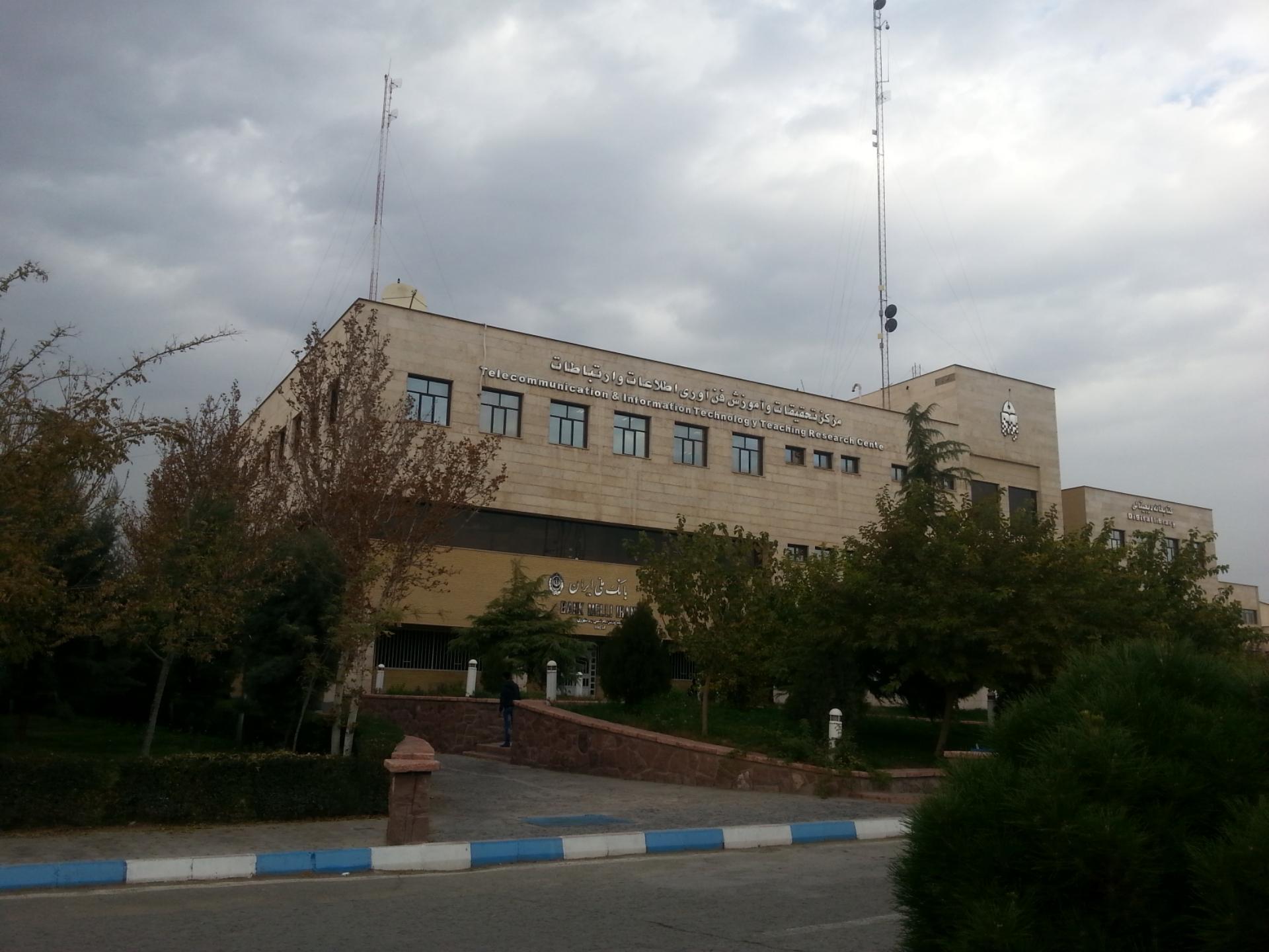 دانشکده هنر و معماری