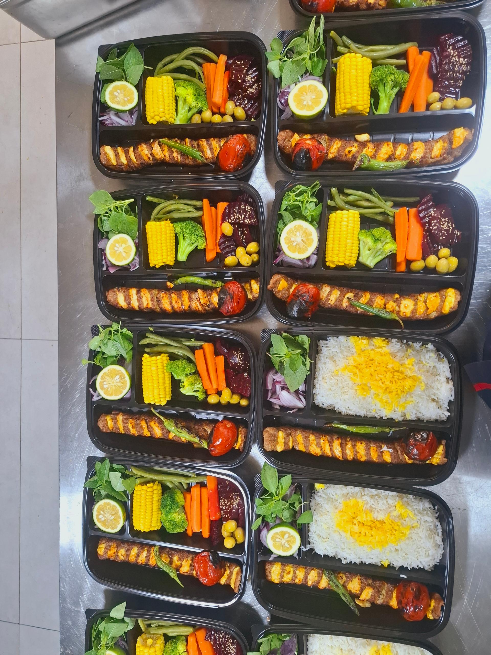 تهیه غذای آپادانا
